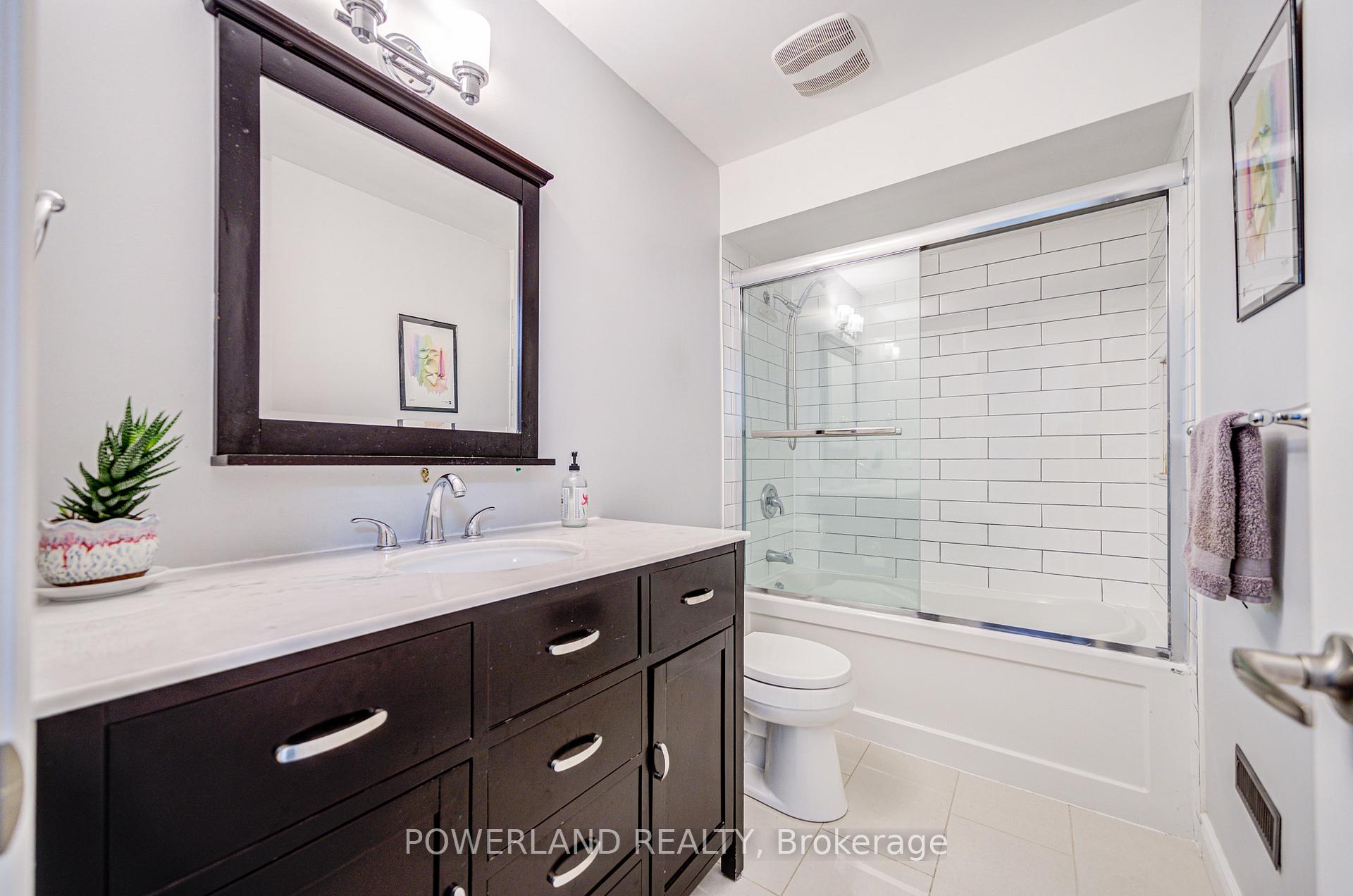 Photo 27 of 20 Coatsworth Crescent, Toronto, Woodbine Corridor — HOMEH
