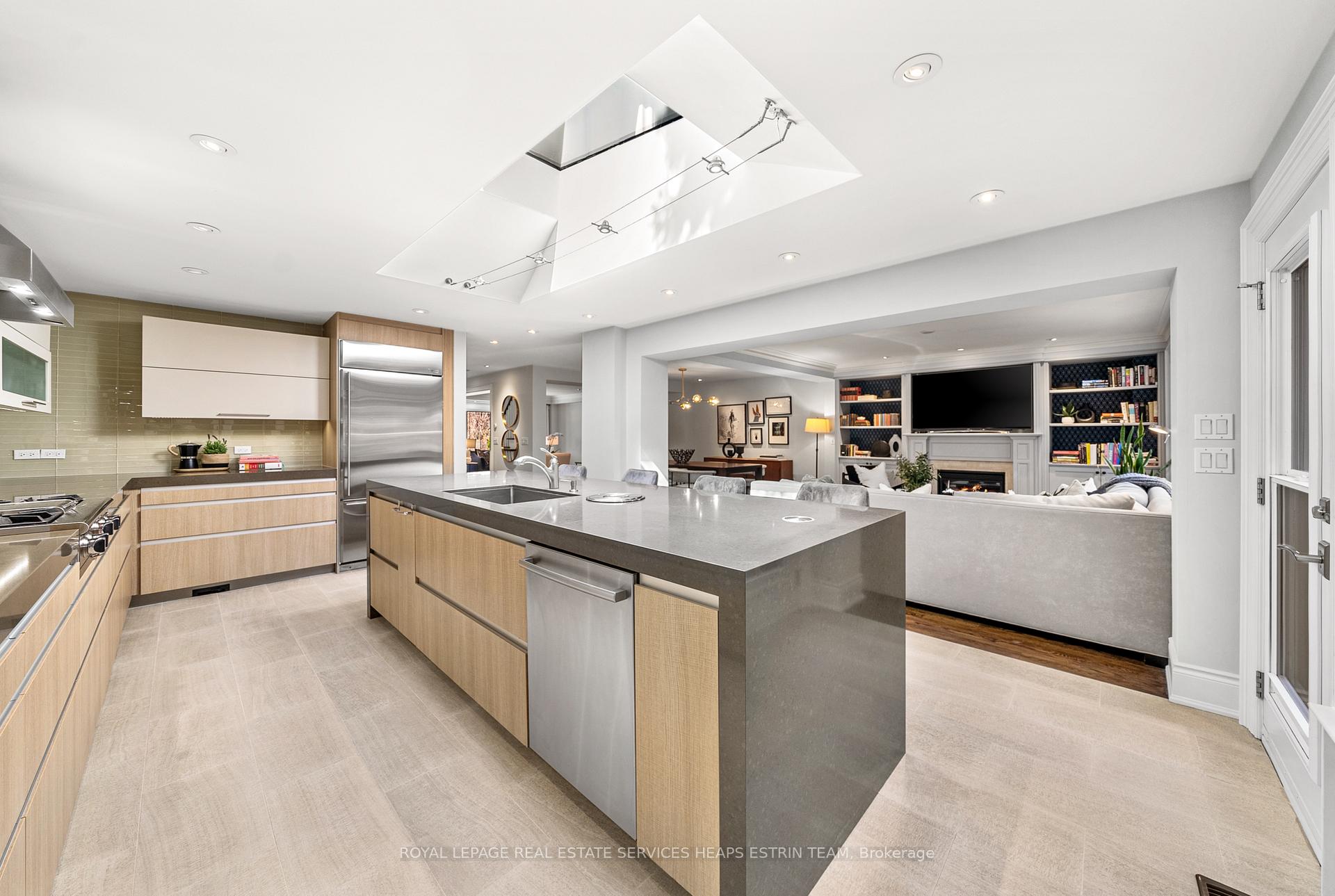 Photo 8 of 301 Bessborough Drive, Toronto, Leaside — HOMEH