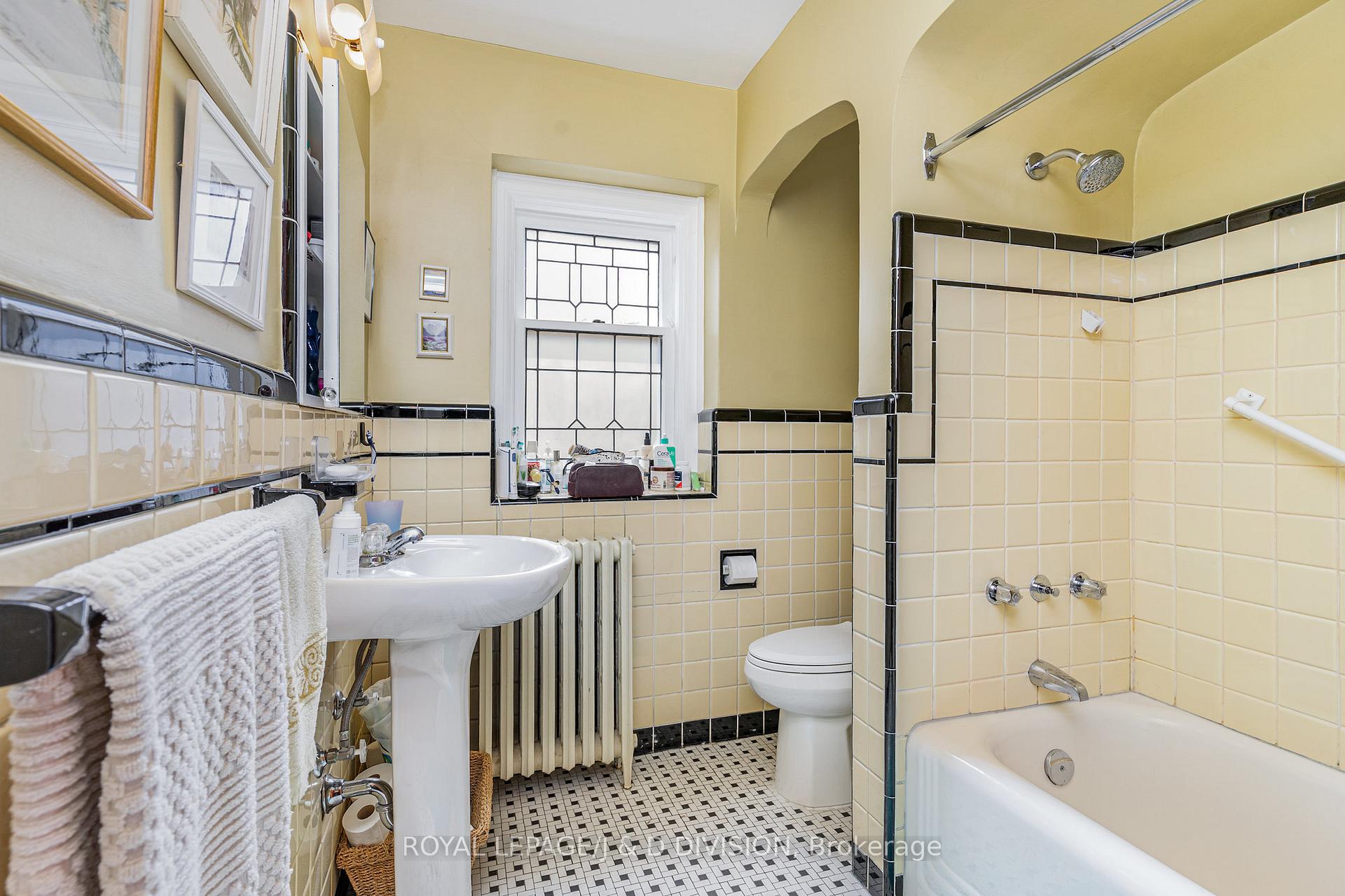 Photo 16 of 66 Sutherland Drive, Toronto, Leaside — HOMEH