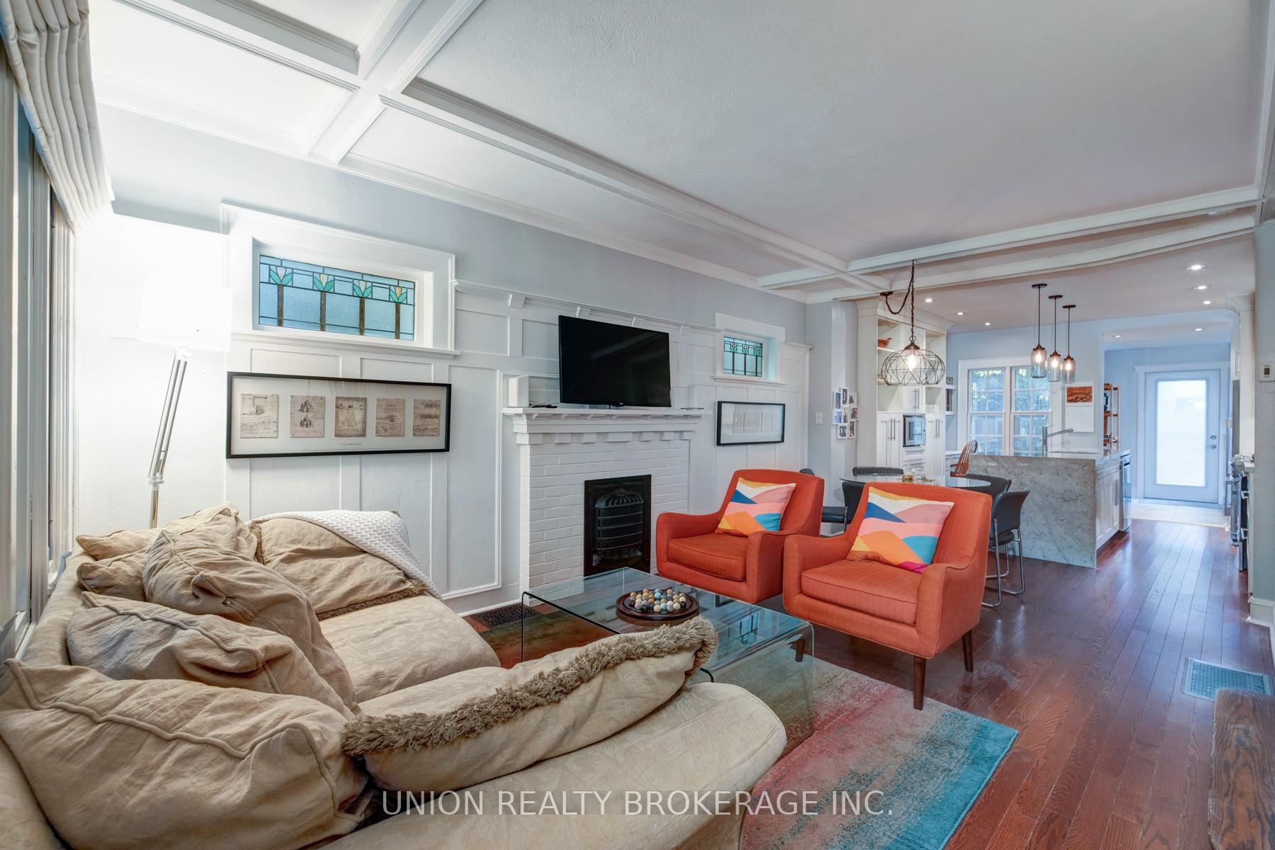 Photo 4 of 153 Wineva Avenue, Toronto, The Beaches — HOMEH