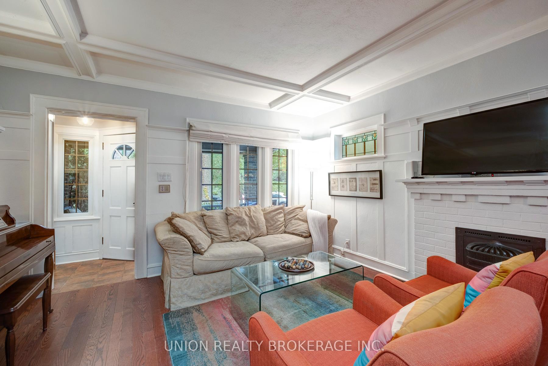 Photo 5 of 153 Wineva Avenue, Toronto, The Beaches — HOMEH
