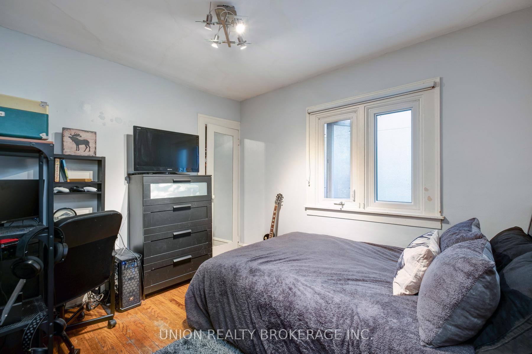 Photo 13 of 153 Wineva Avenue, Toronto, The Beaches — HOMEH