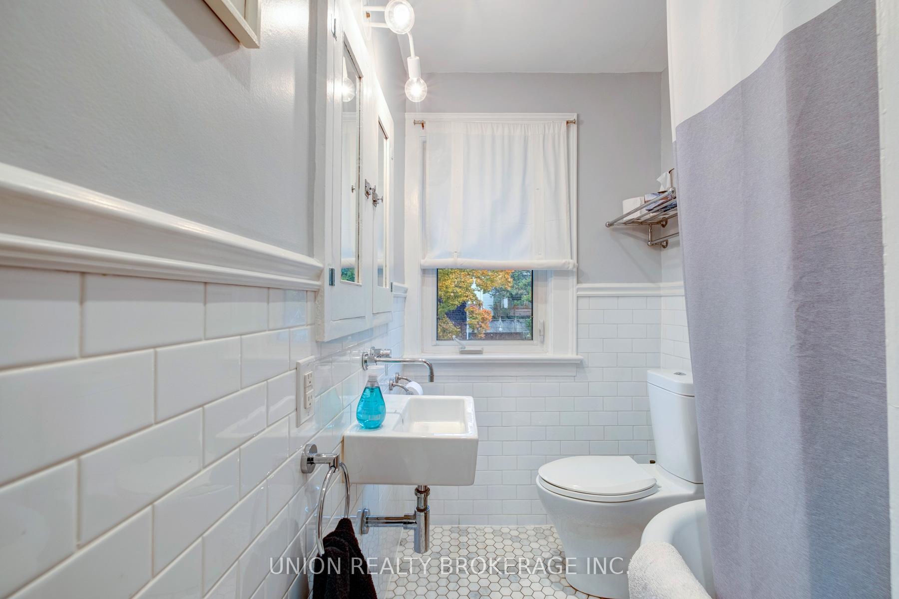 Photo 14 of 153 Wineva Avenue, Toronto, The Beaches — HOMEH