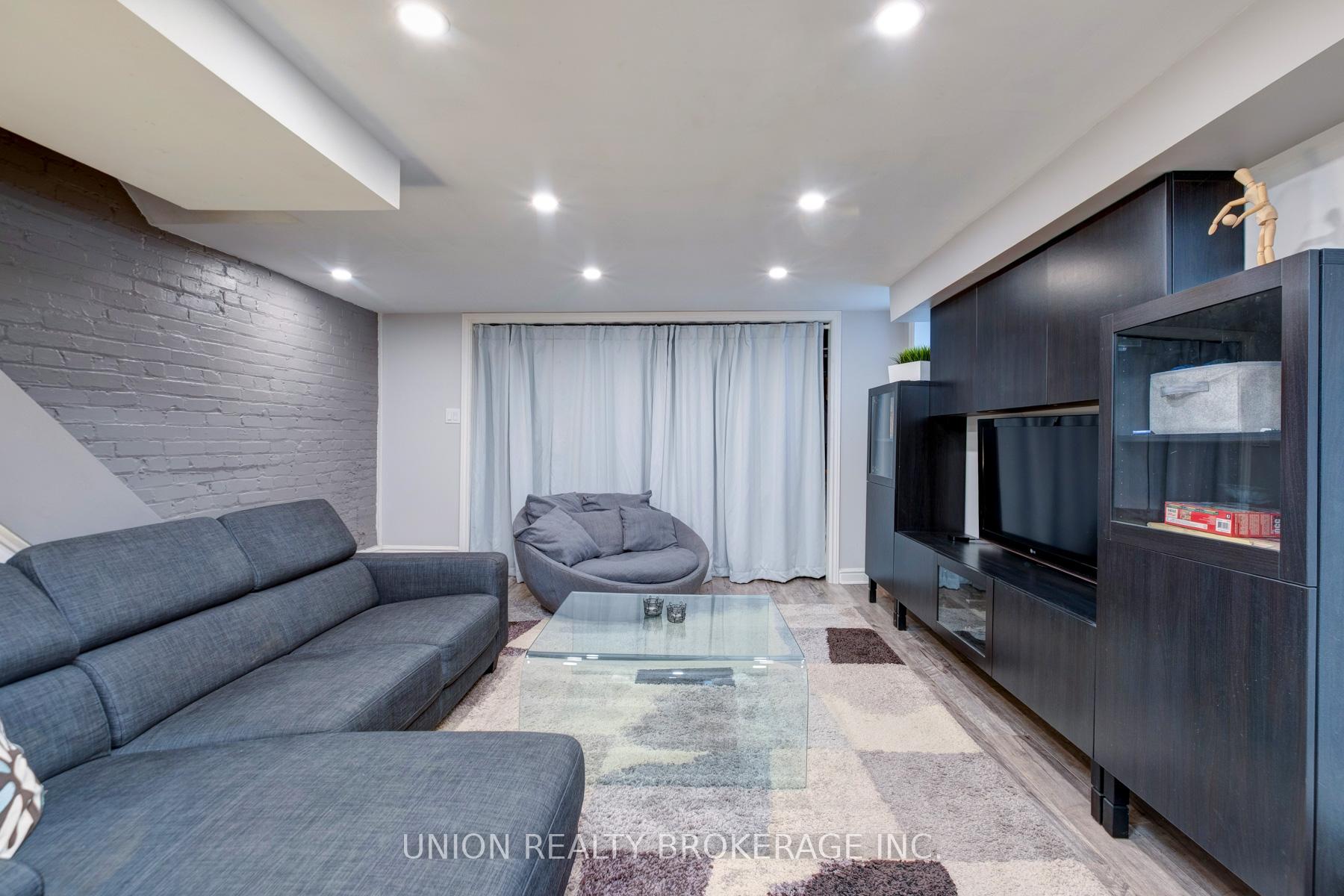 Photo 17 of 153 Wineva Avenue, Toronto, The Beaches — HOMEH