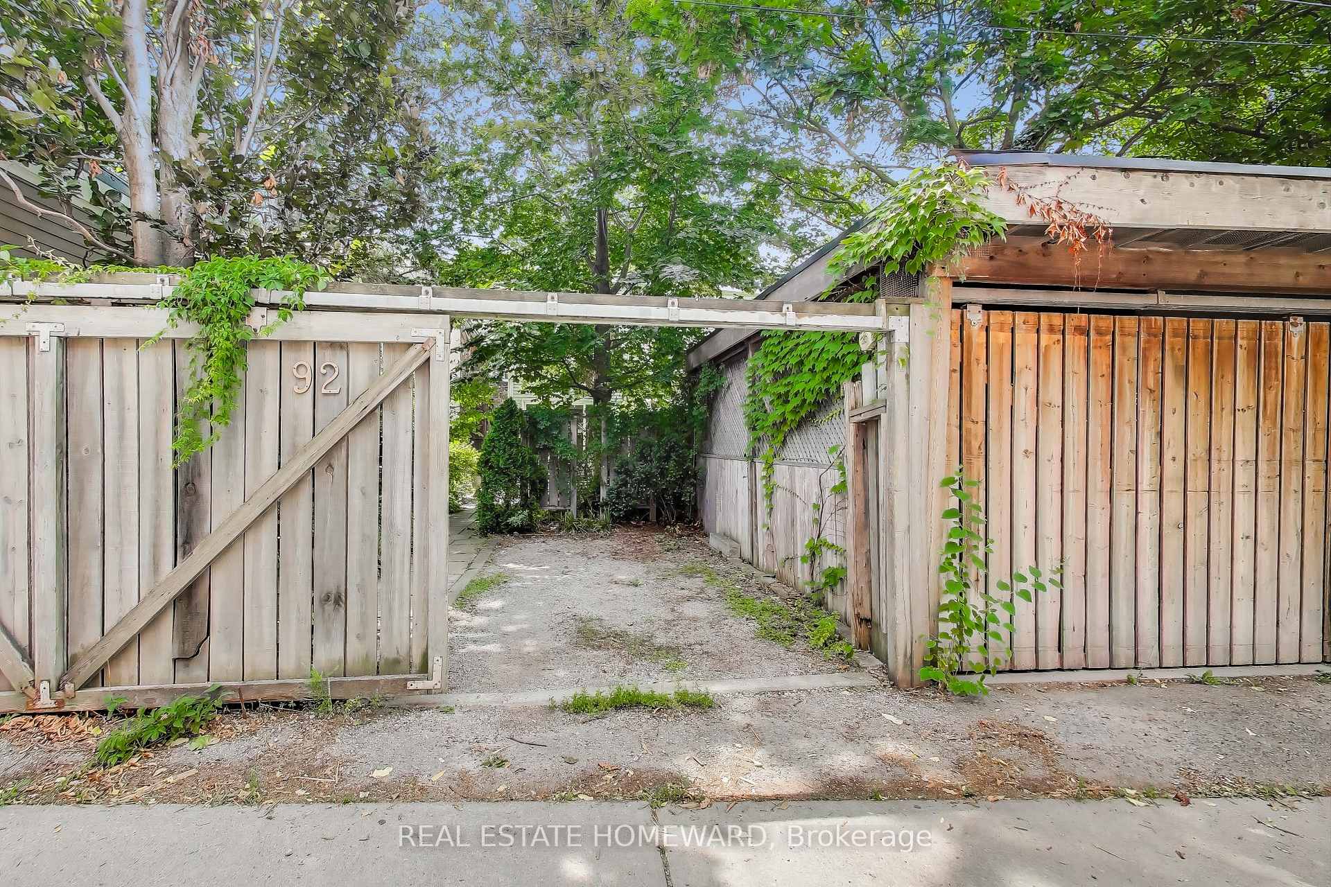 Photo 32 of 92 Dearbourne Avenue, Toronto, North Riverdale — HOMEH