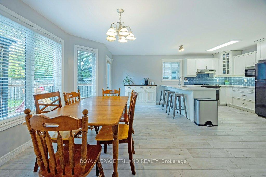 Photo 10 of 42 Fox Hollow Drive, Thames Centre, Dorchester — HOMEH