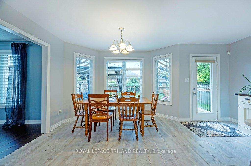 Photo 11 of 42 Fox Hollow Drive, Thames Centre, Dorchester — HOMEH