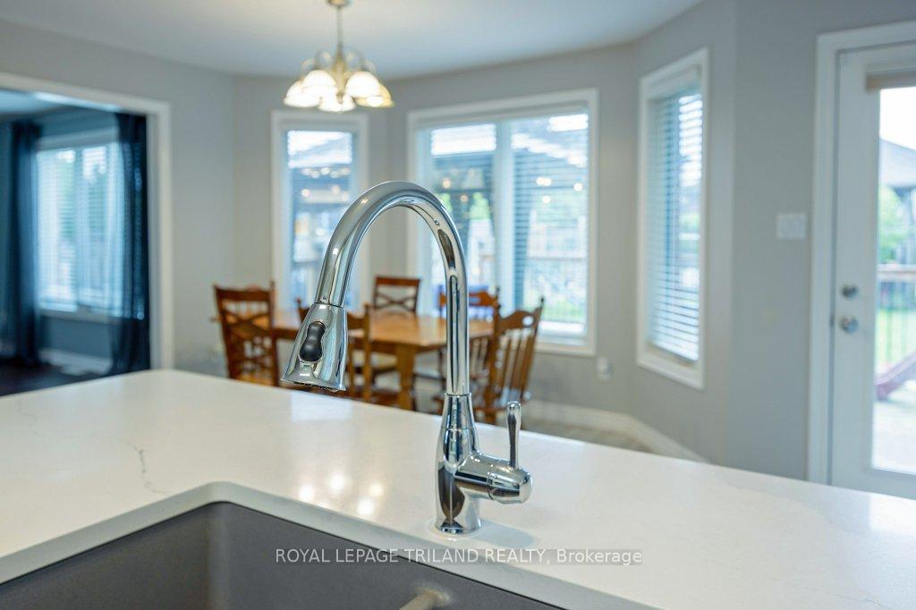 Photo 16 of 42 Fox Hollow Drive, Thames Centre, Dorchester — HOMEH