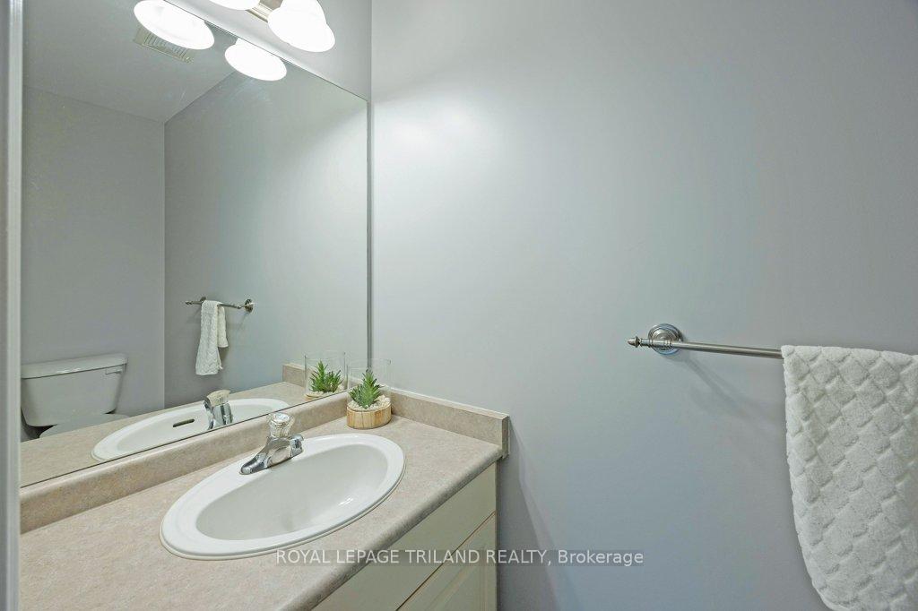 Photo 19 of 42 Fox Hollow Drive, Thames Centre, Dorchester — HOMEH