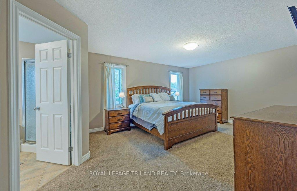 Photo 20 of 42 Fox Hollow Drive, Thames Centre, Dorchester — HOMEH