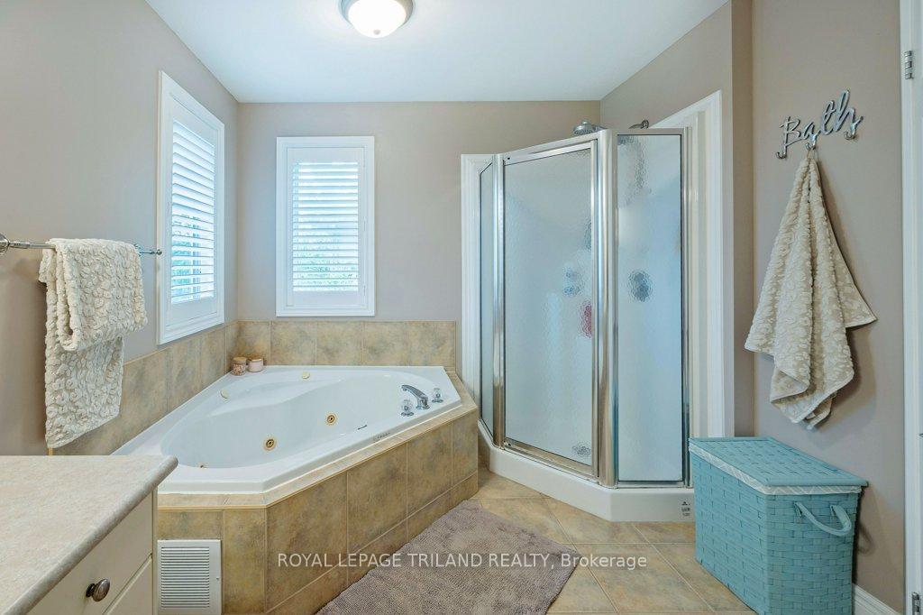 Photo 24 of 42 Fox Hollow Drive, Thames Centre, Dorchester — HOMEH