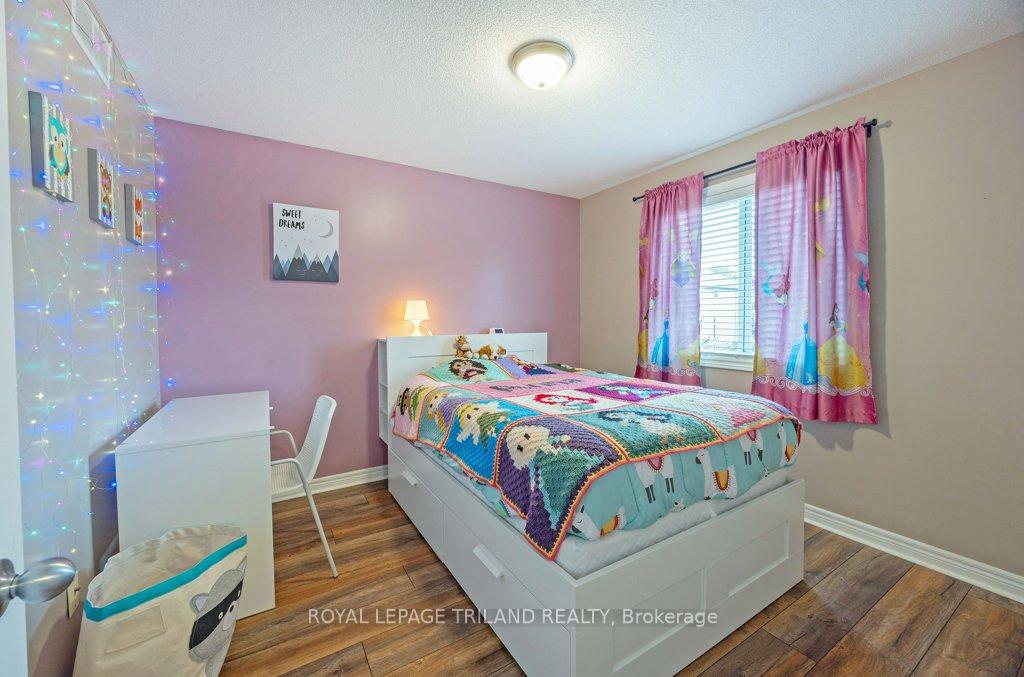 Photo 25 of 42 Fox Hollow Drive, Thames Centre, Dorchester — HOMEH