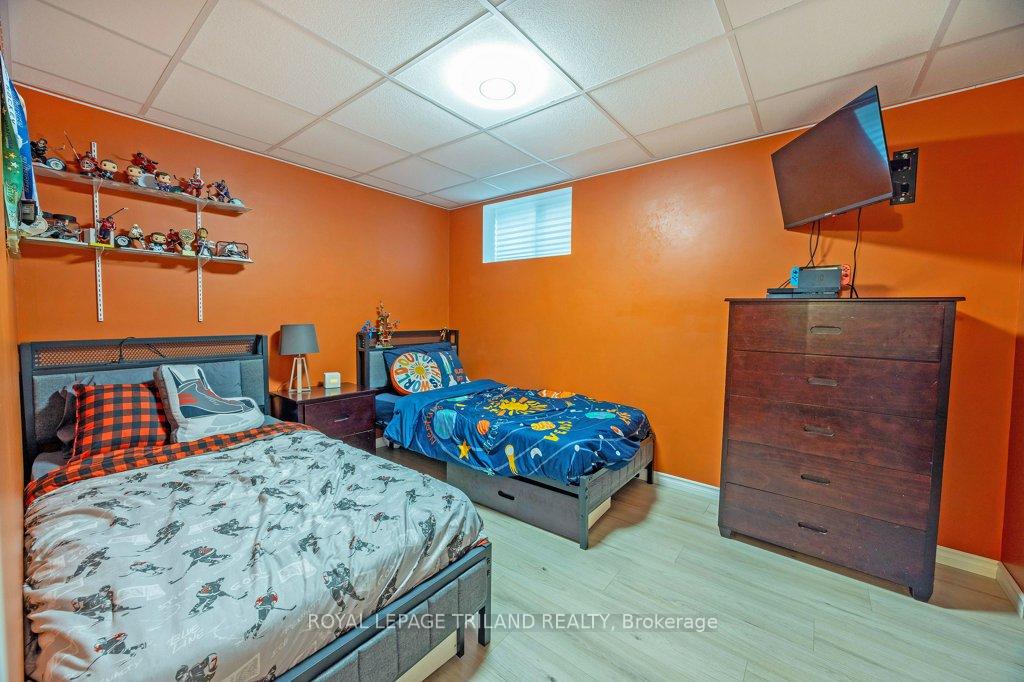 Photo 33 of 42 Fox Hollow Drive, Thames Centre, Dorchester — HOMEH