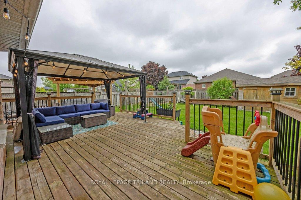 Photo 34 of 42 Fox Hollow Drive, Thames Centre, Dorchester — HOMEH
