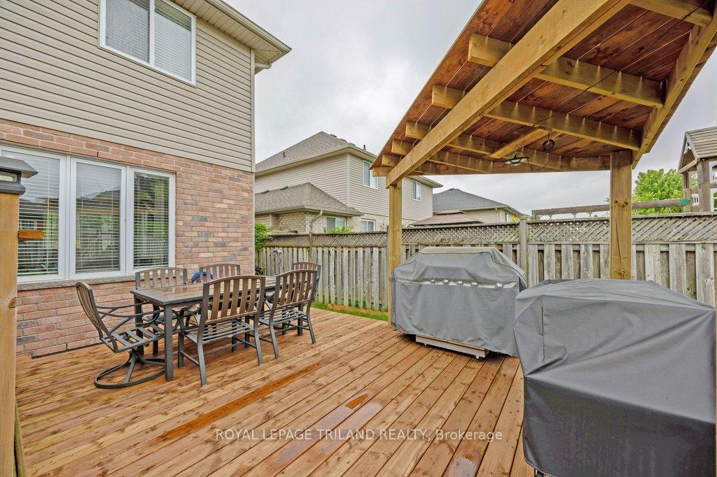 Photo 37 of 42 Fox Hollow Drive, Thames Centre, Dorchester — HOMEH