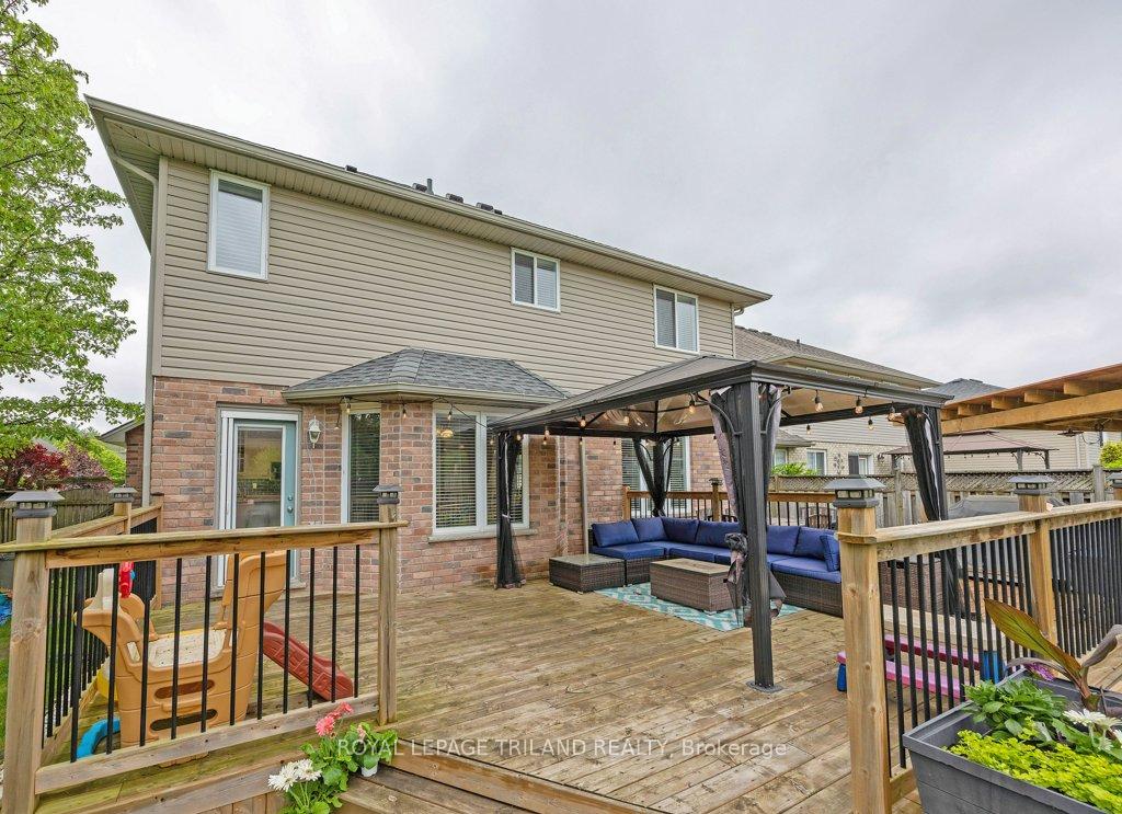 Photo 38 of 42 Fox Hollow Drive, Thames Centre, Dorchester — HOMEH