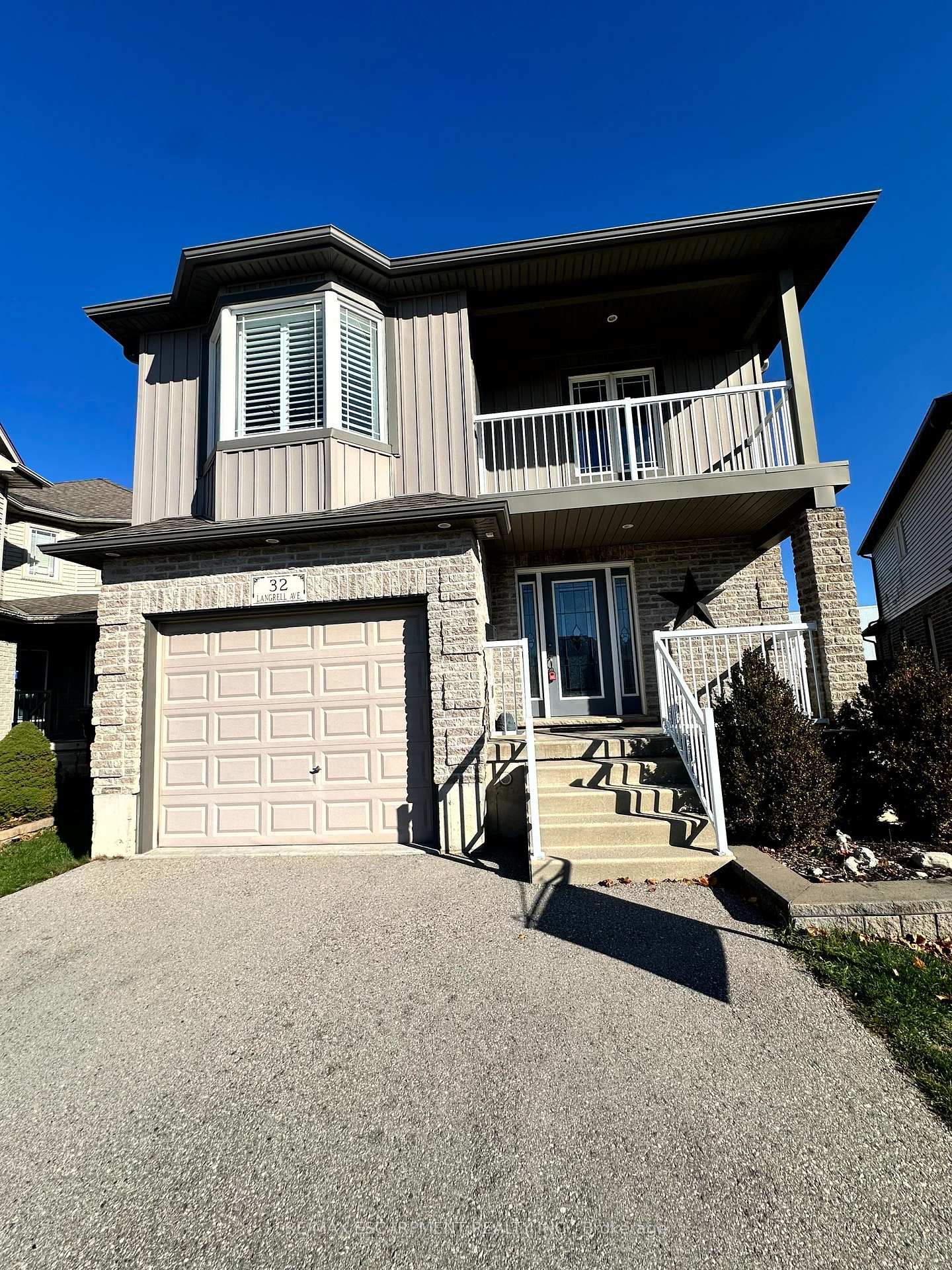 Photo 2 of 32 Langrell Avenue, Tillsonburg — HOMEH