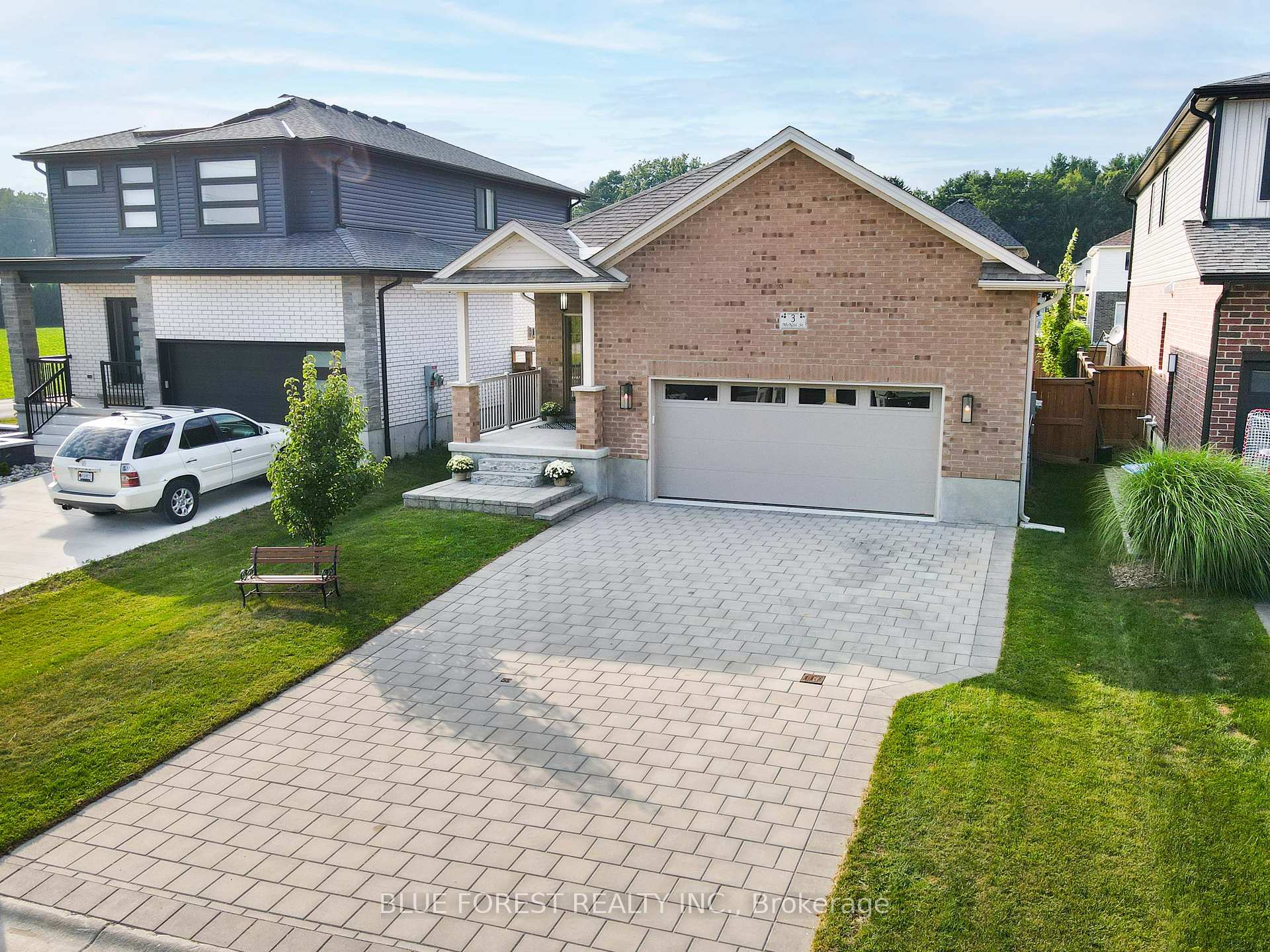 Photo 2 of 3 McNeil Street, Strathroy-Caradoc, Mount Brydges — HOMEH