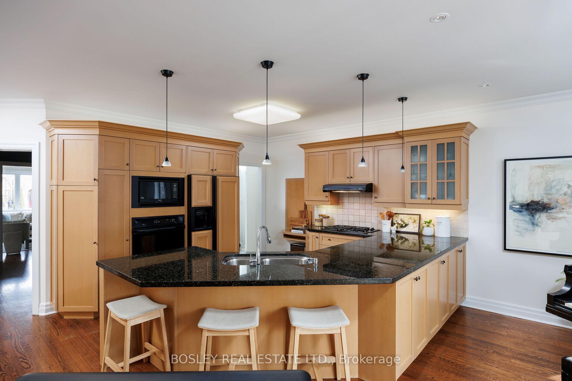 Photo 13 of 190 Airdrie Road, Toronto, Leaside — HOMEH