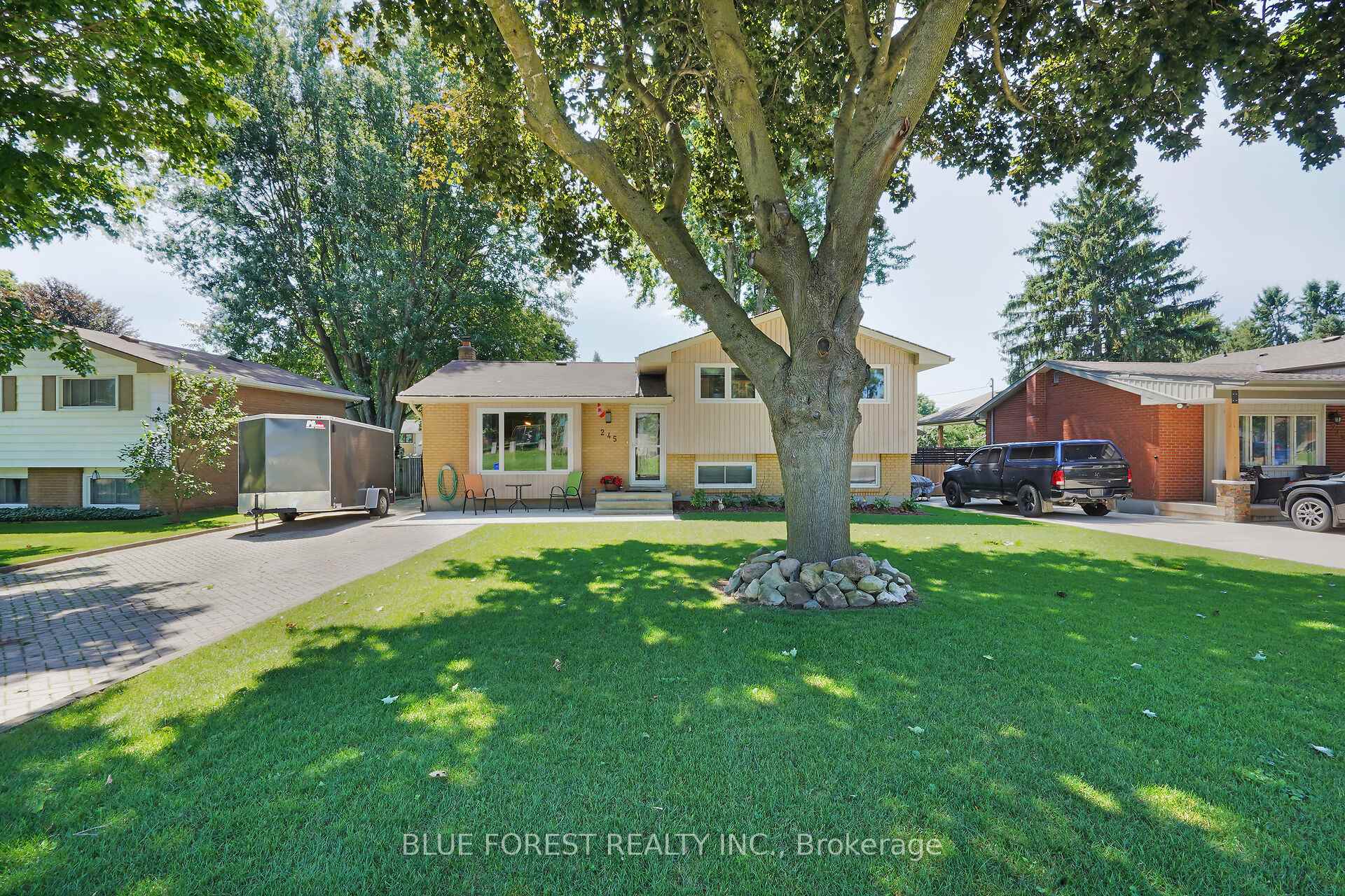Photo 2 of 245 Chittick Crescent, Thames Centre, Dorchester — HOMEH