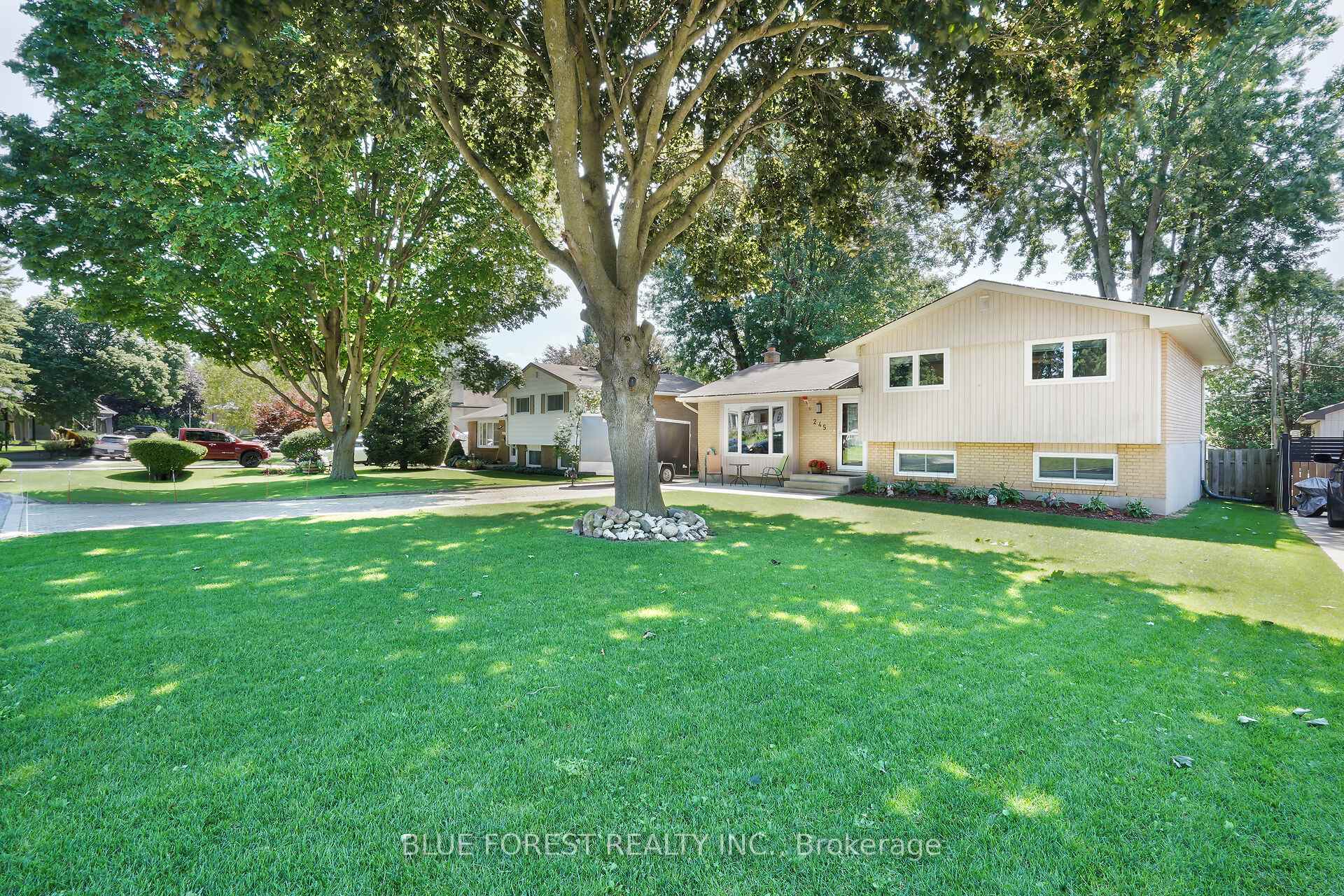 Photo 4 of 245 Chittick Crescent, Thames Centre, Dorchester — HOMEH