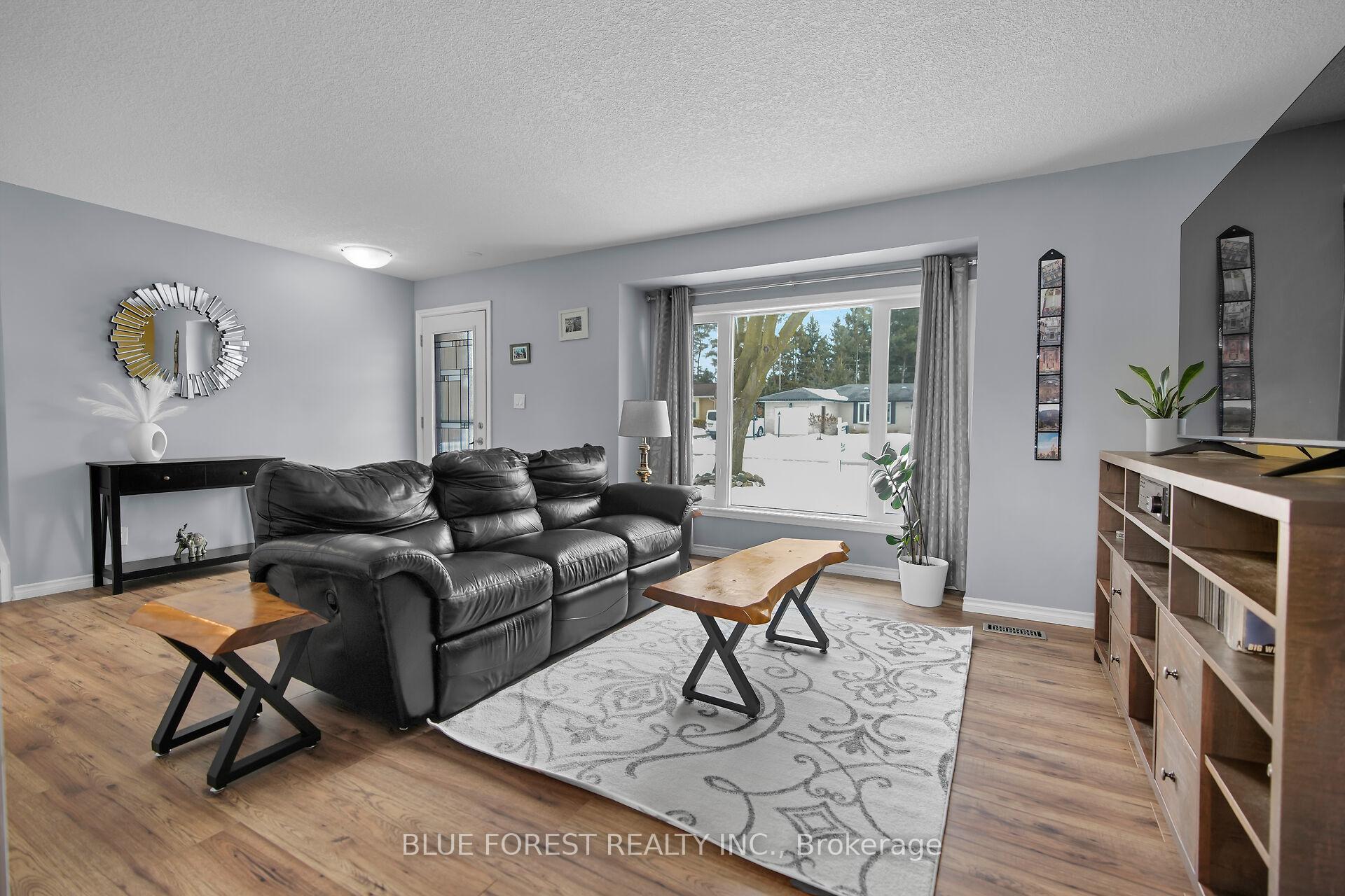 Photo 9 of 245 Chittick Crescent, Thames Centre, Dorchester — HOMEH