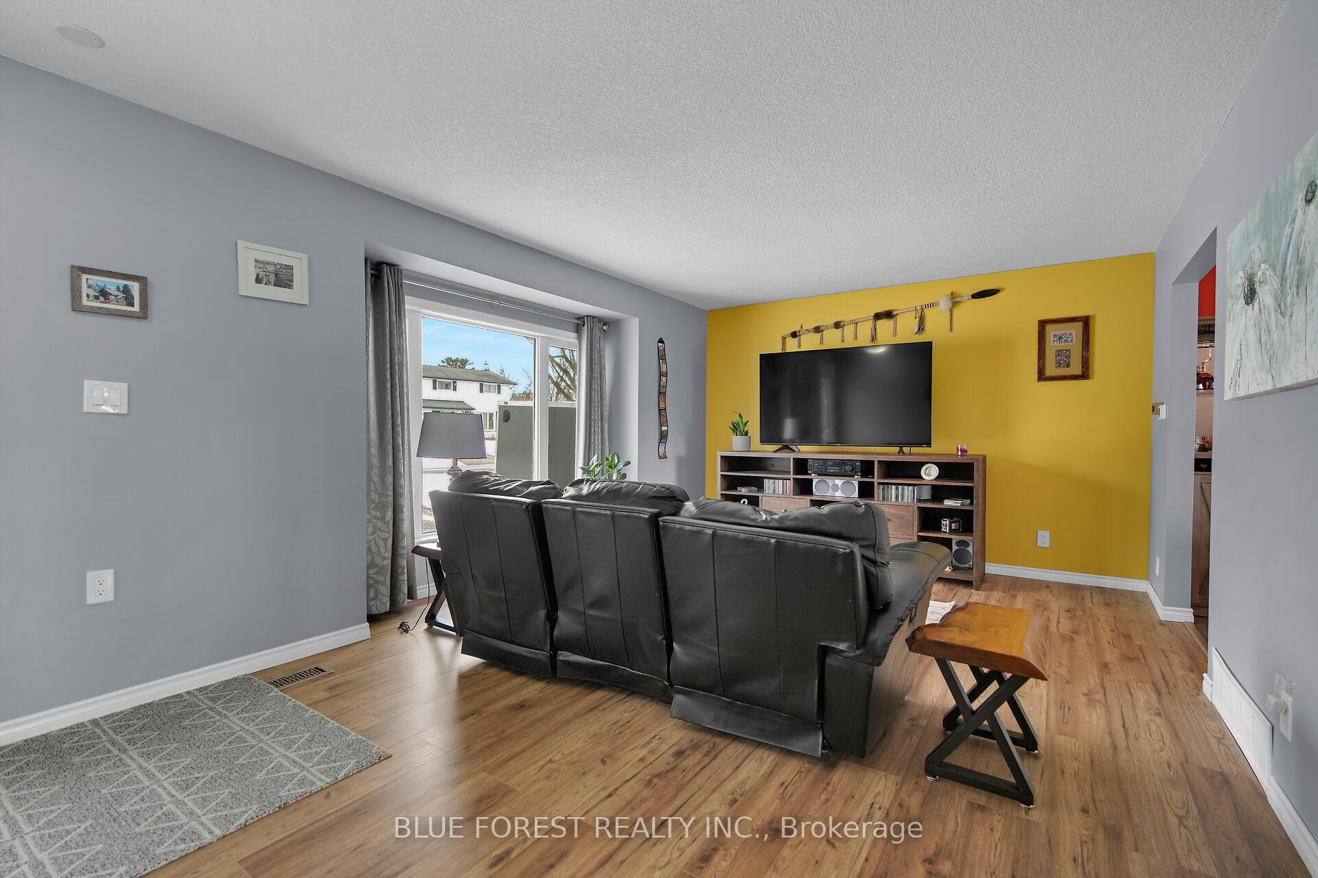 Photo 10 of 245 Chittick Crescent, Thames Centre, Dorchester — HOMEH