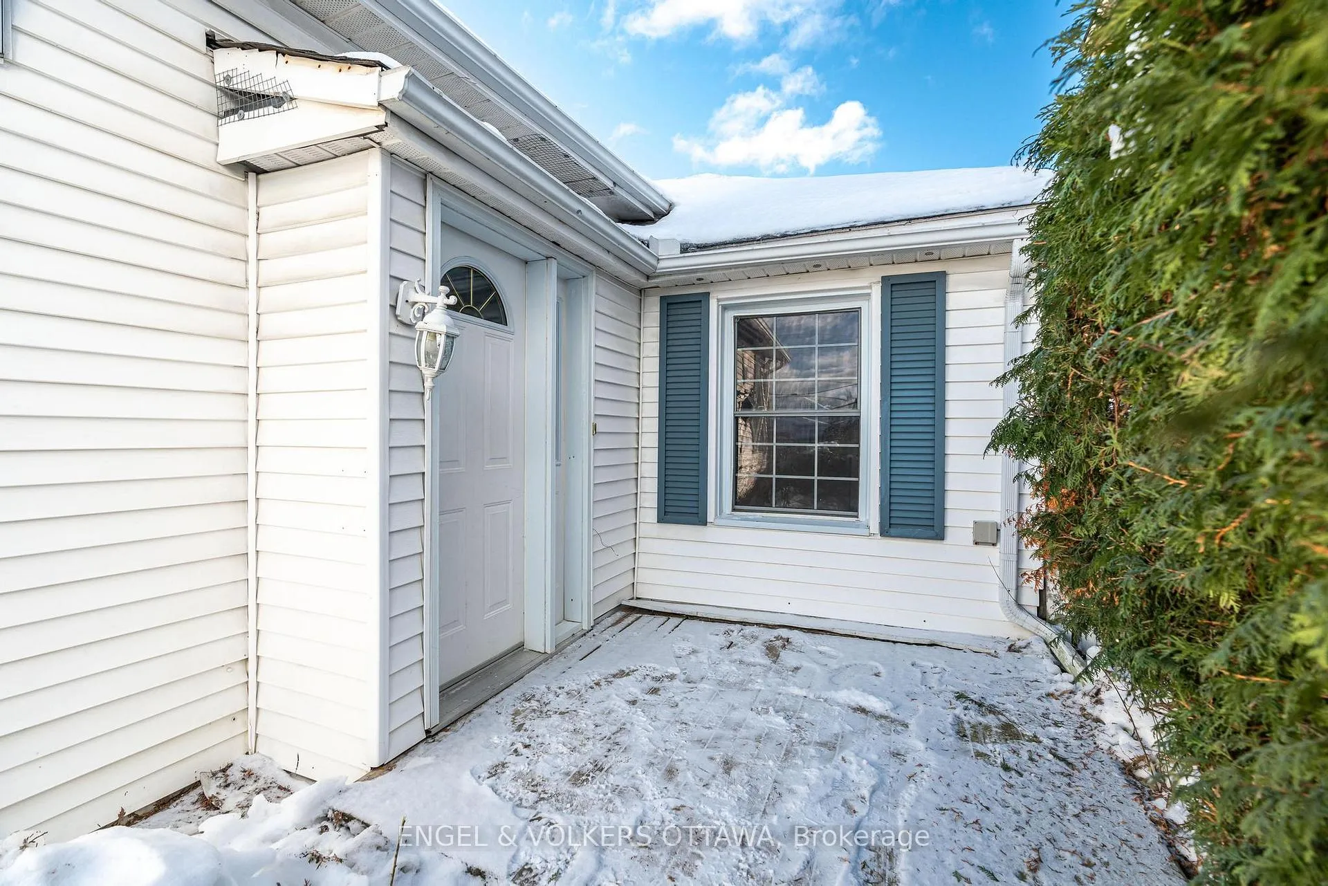 Photo 2 of 467 Edgeworth Avenue, Ottawa, Woodroffe — HOMEH