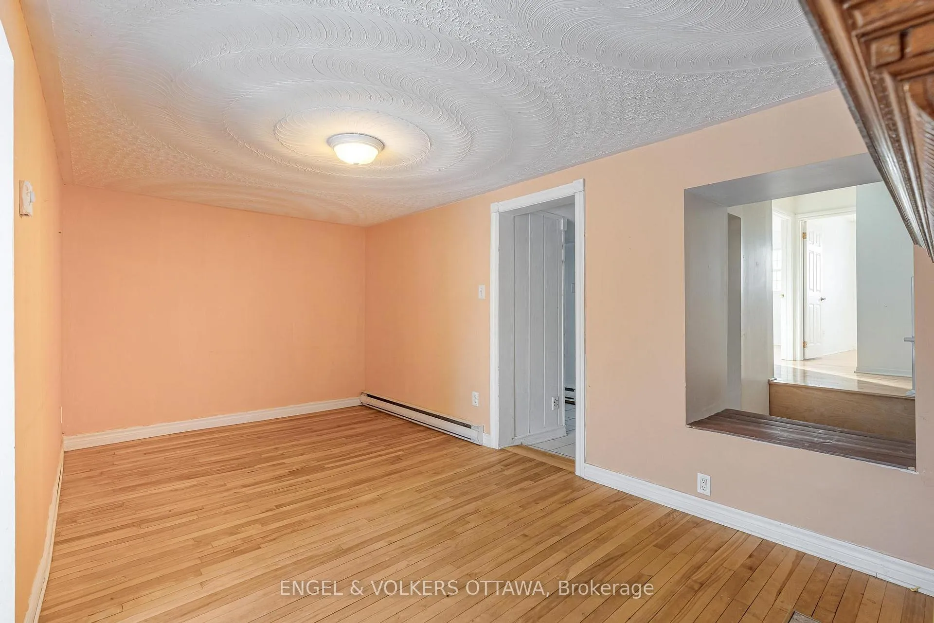 Photo 6 of 467 Edgeworth Avenue, Ottawa, Woodroffe — HOMEH