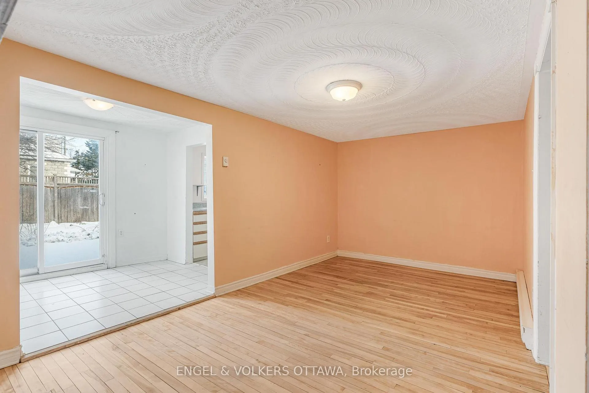 Photo 7 of 467 Edgeworth Avenue, Ottawa, Woodroffe — HOMEH