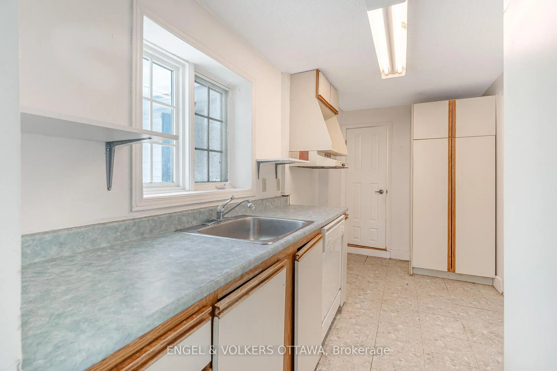 Photo 8 of 467 Edgeworth Avenue, Ottawa, Woodroffe — HOMEH