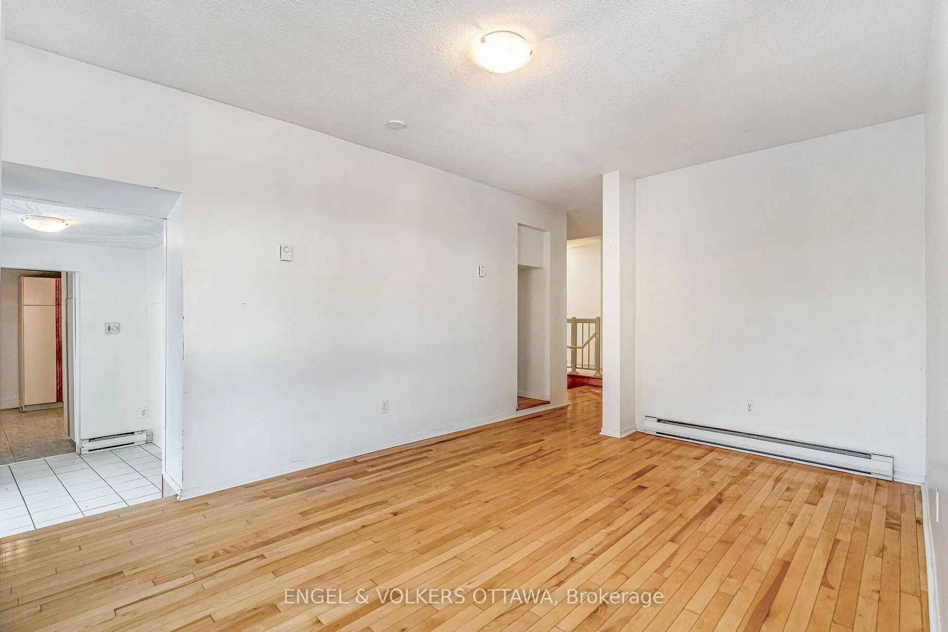 Photo 10 of 467 Edgeworth Avenue, Ottawa, Woodroffe — HOMEH