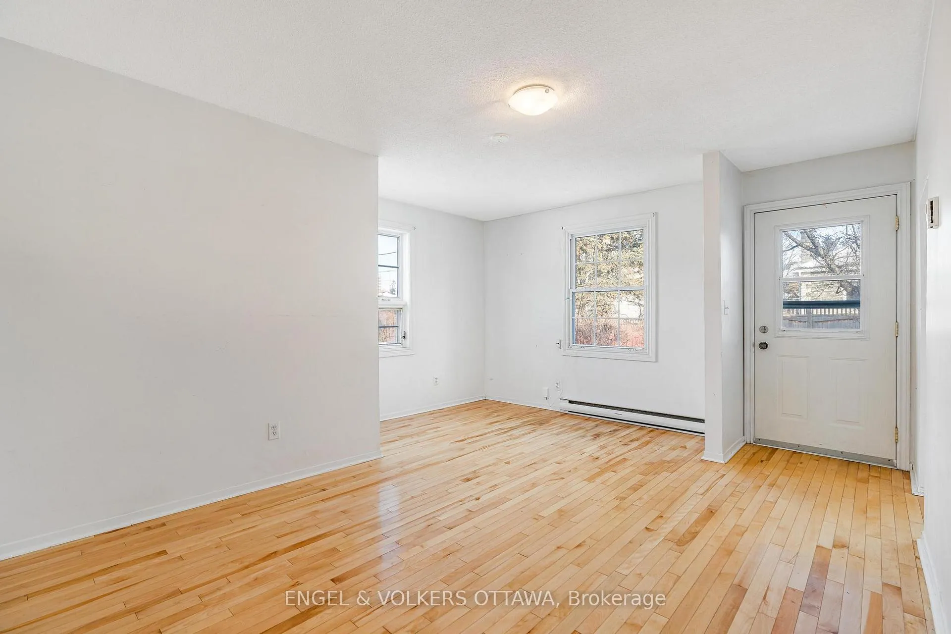 Photo 11 of 467 Edgeworth Avenue, Ottawa, Woodroffe — HOMEH