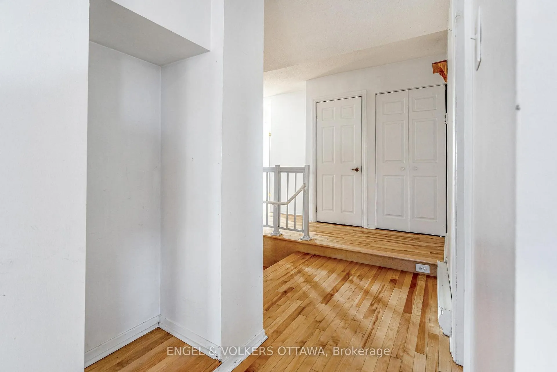 Photo 14 of 467 Edgeworth Avenue, Ottawa, Woodroffe — HOMEH