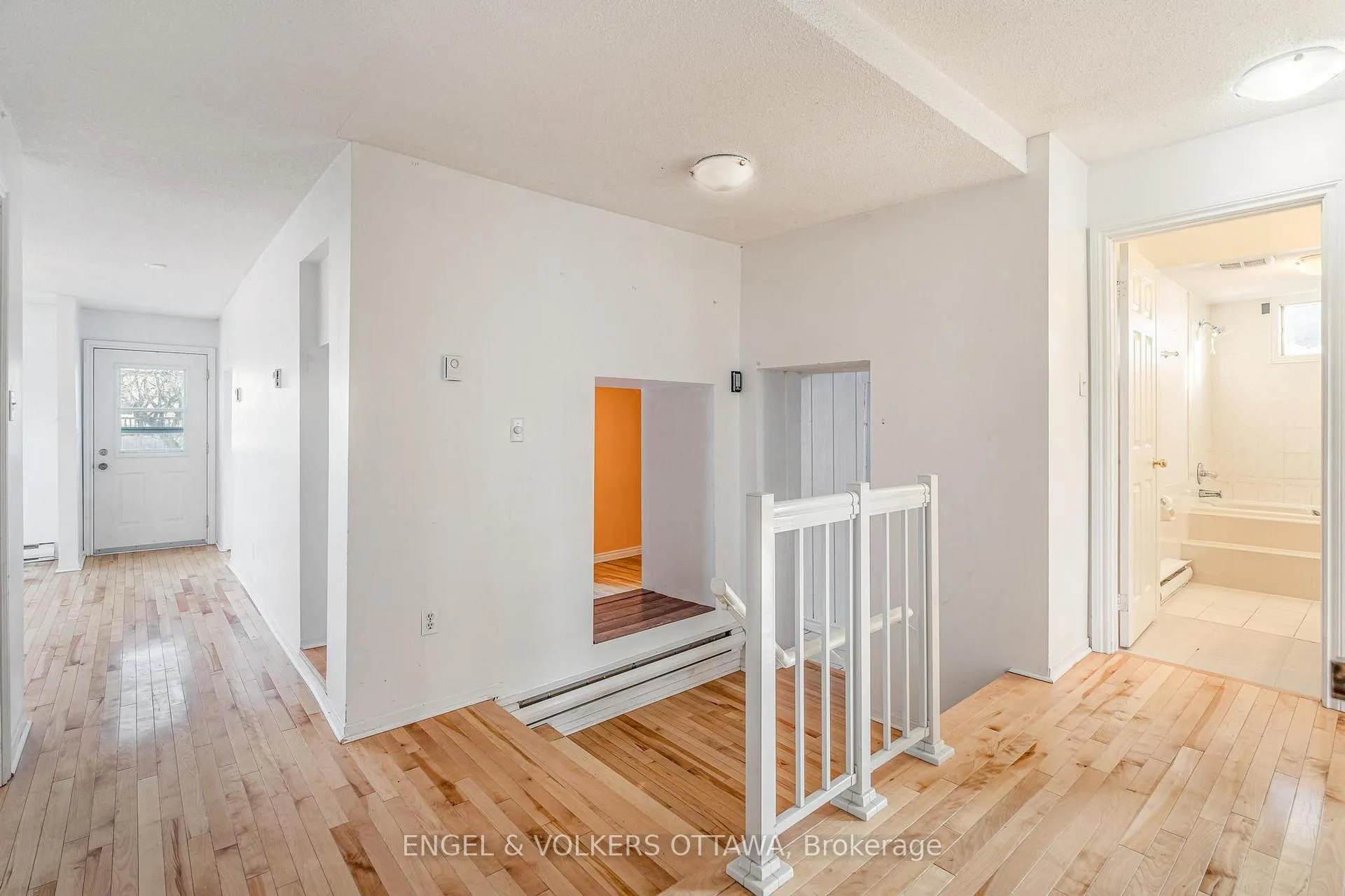 Photo 17 of 467 Edgeworth Avenue, Ottawa, Woodroffe — HOMEH