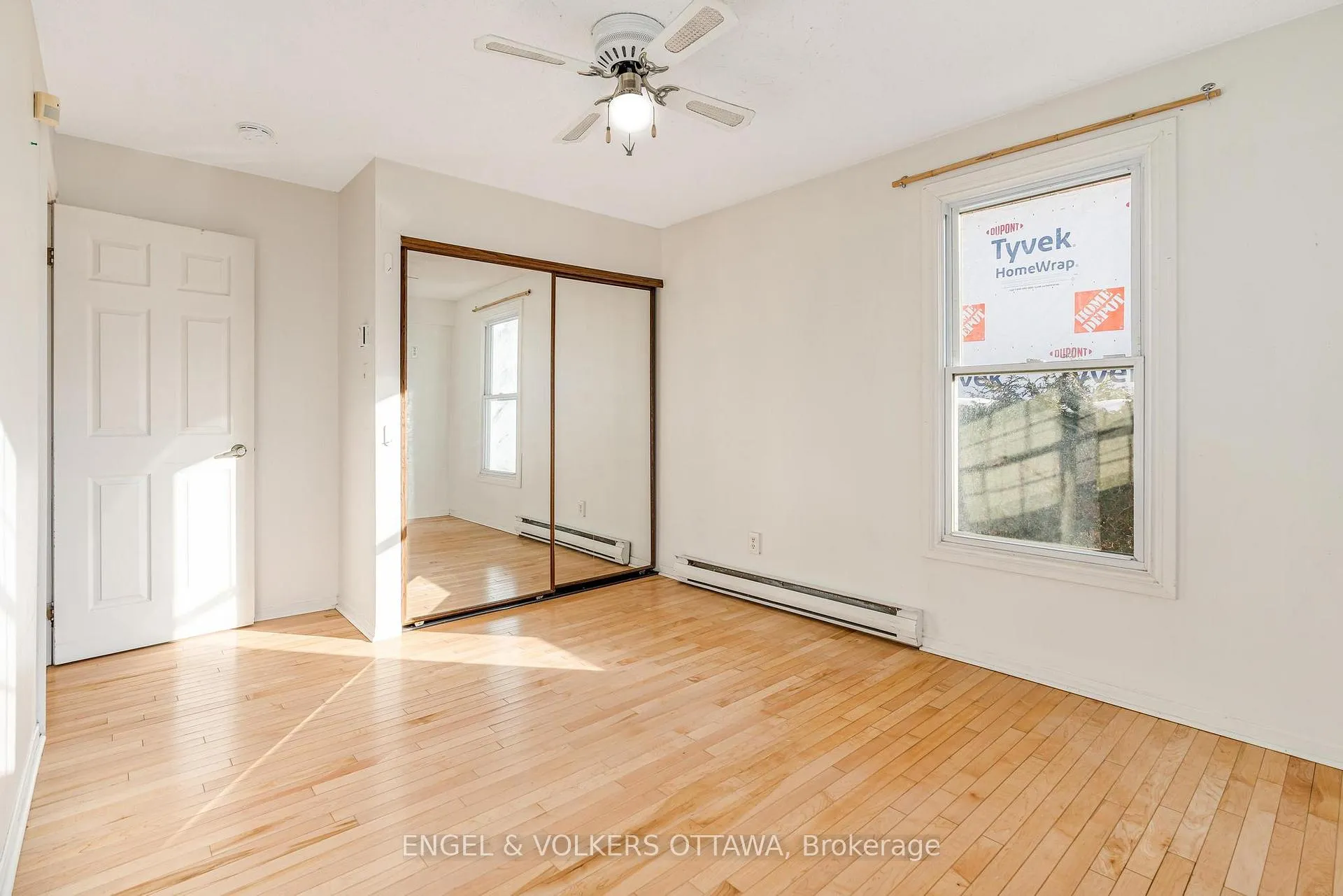 Photo 20 of 467 Edgeworth Avenue, Ottawa, Woodroffe — HOMEH