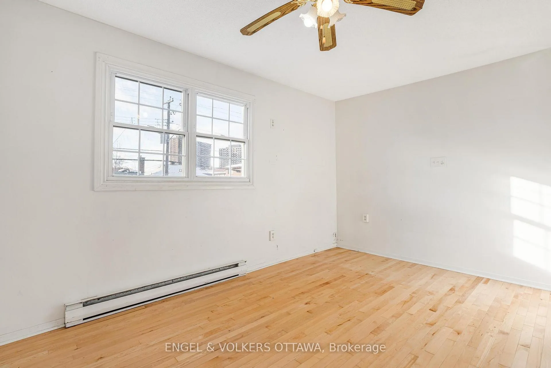 Photo 21 of 467 Edgeworth Avenue, Ottawa, Woodroffe — HOMEH
