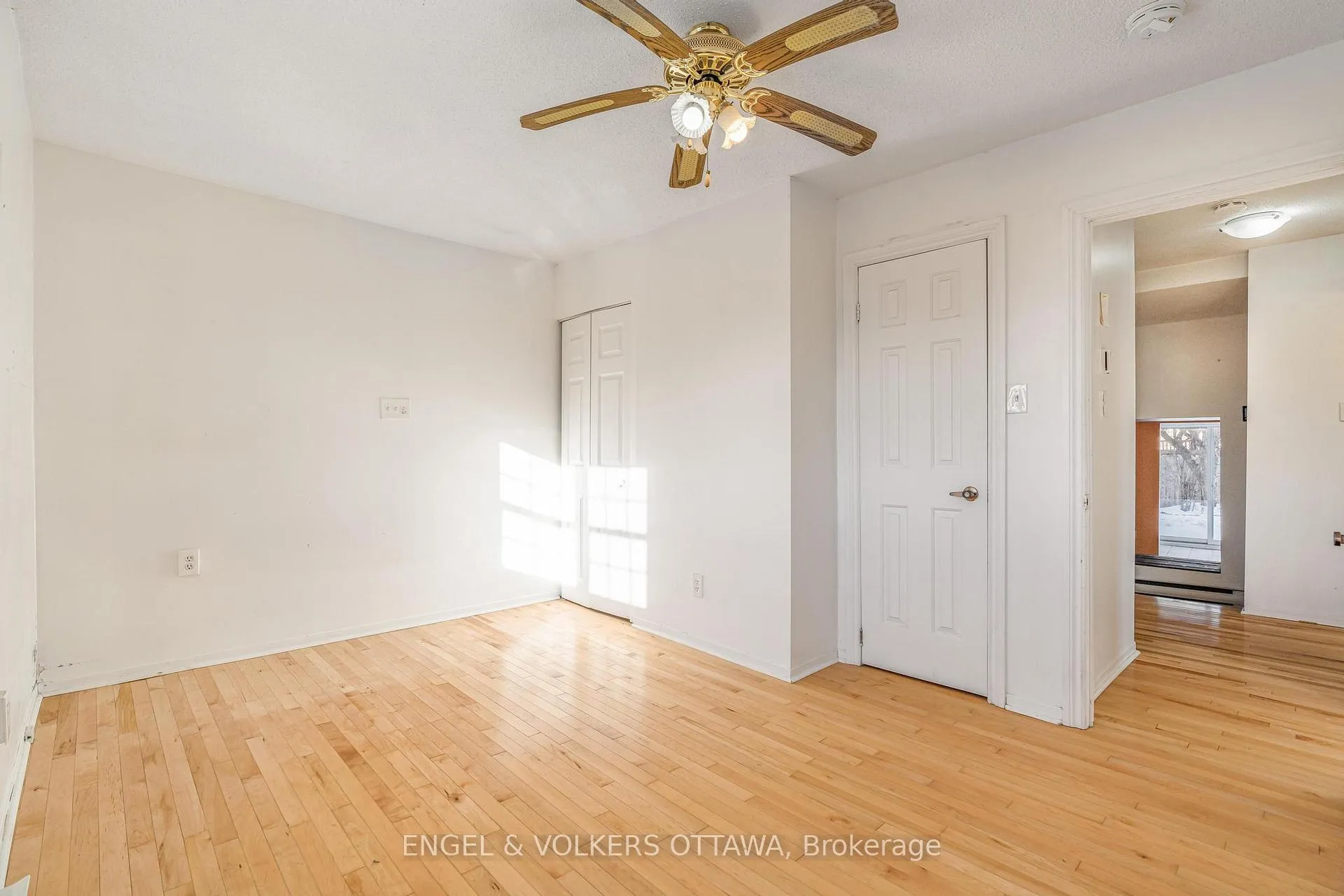 Photo 22 of 467 Edgeworth Avenue, Ottawa, Woodroffe — HOMEH