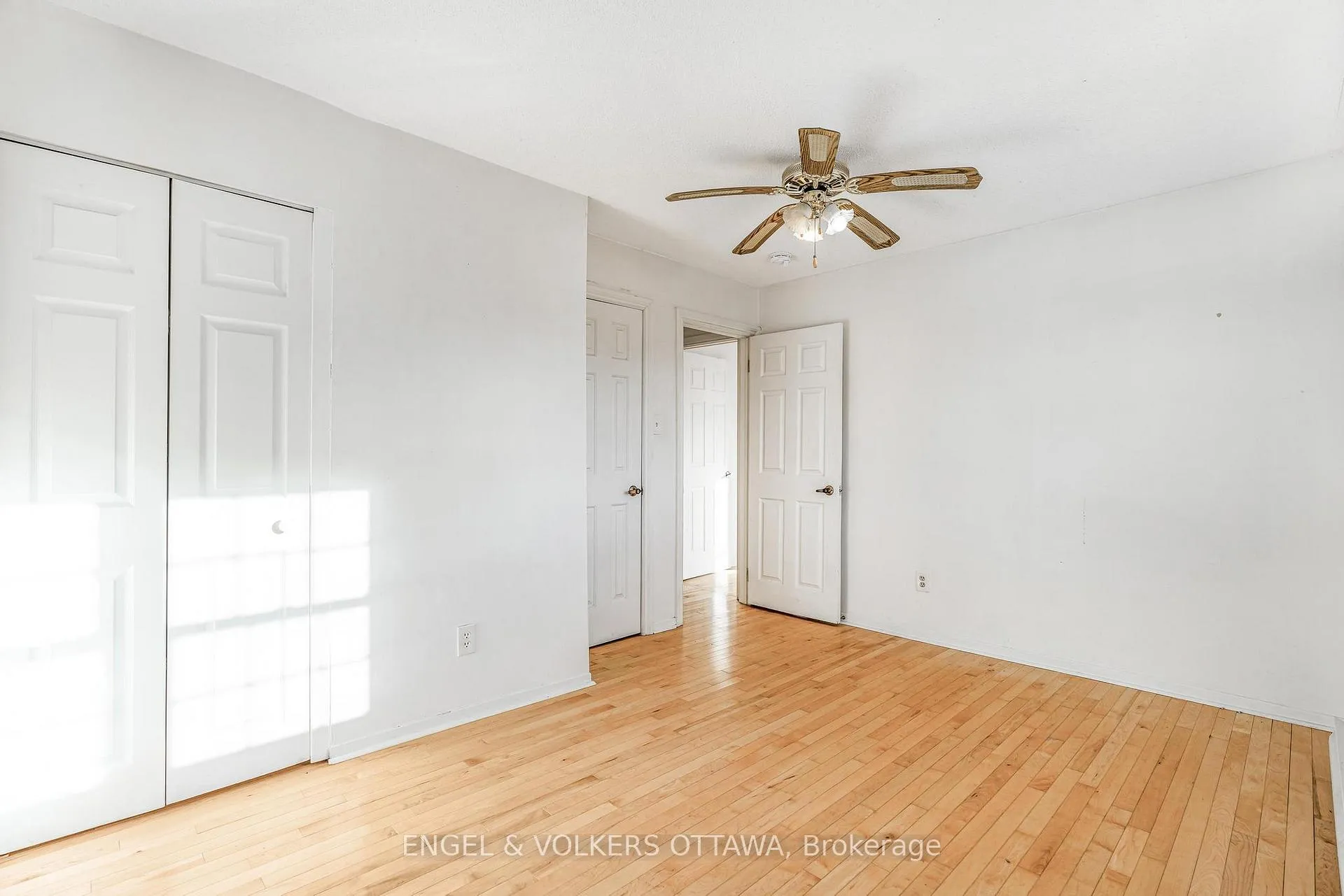 Photo 23 of 467 Edgeworth Avenue, Ottawa, Woodroffe — HOMEH