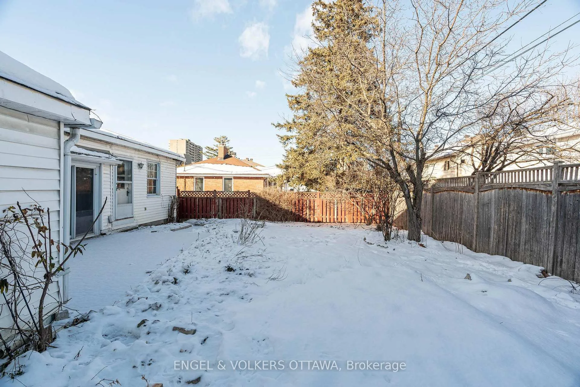Photo 30 of 467 Edgeworth Avenue, Ottawa, Woodroffe — HOMEH