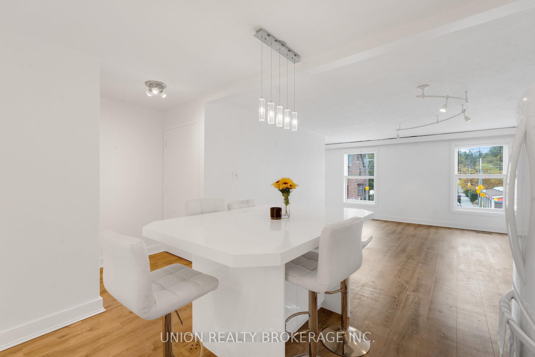 Photo 5 of 2495A Queen Street E, Toronto, The Beaches — HOMEH
