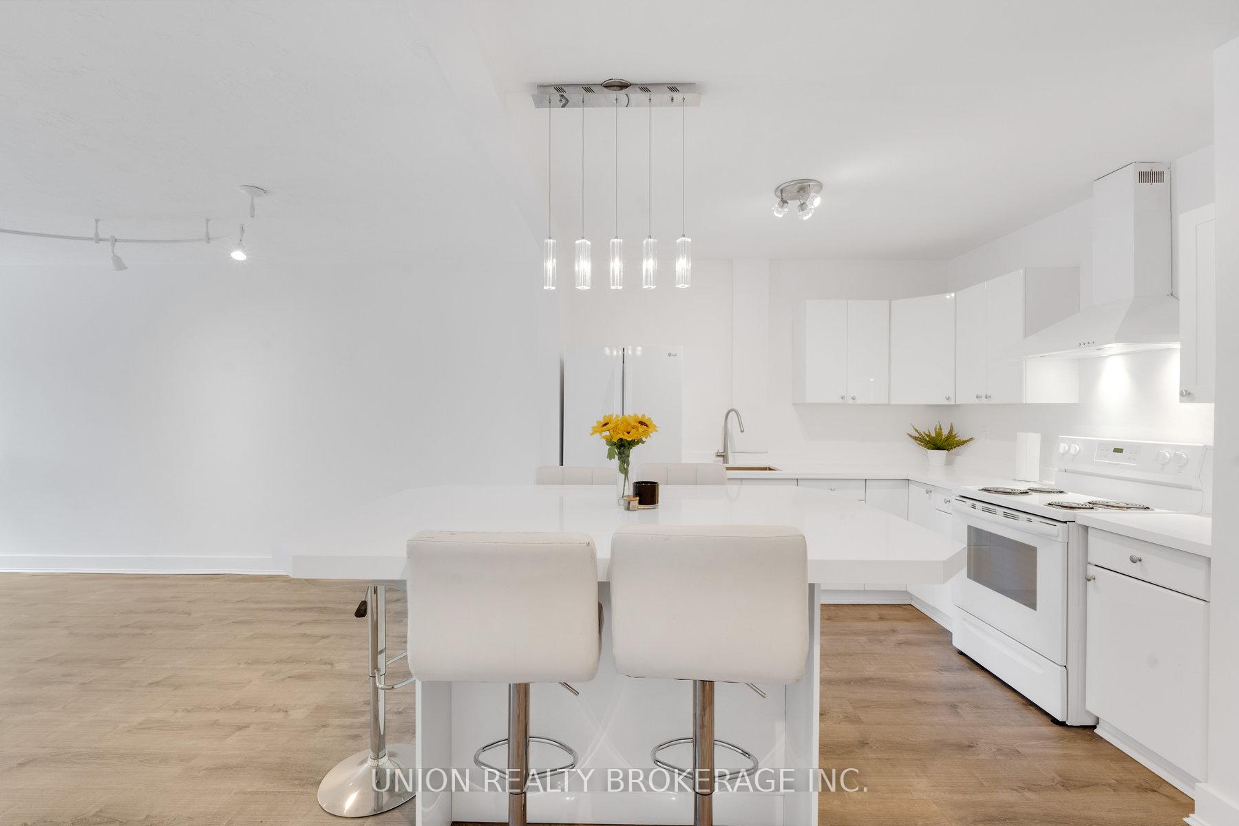 Photo 12 of 2495A Queen Street E, Toronto, The Beaches — HOMEH