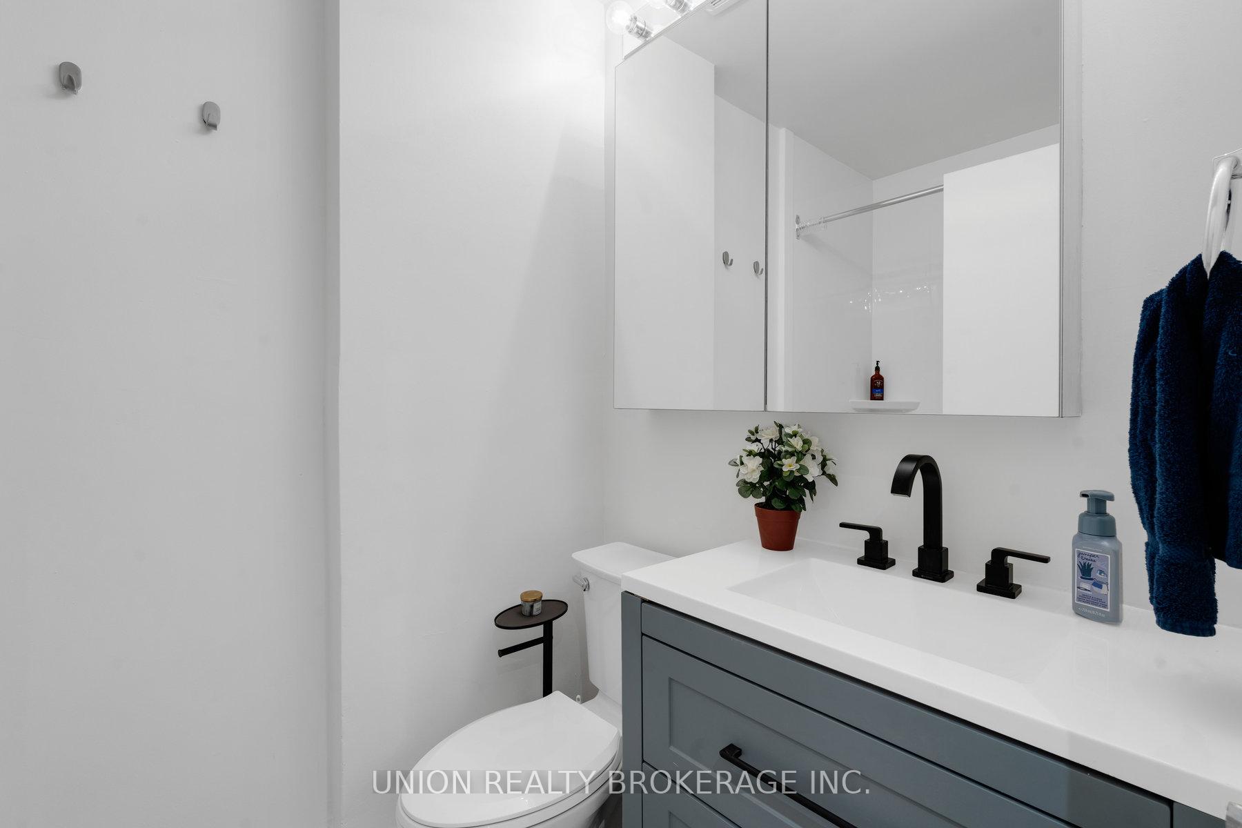 Photo 14 of 2495A Queen Street E, Toronto, The Beaches — HOMEH