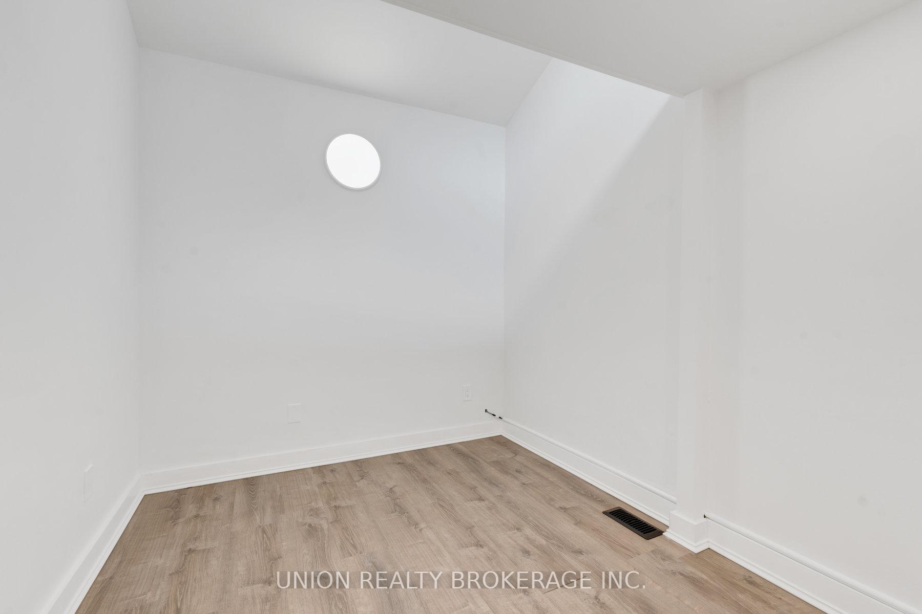 Photo 15 of 2495A Queen Street E, Toronto, The Beaches — HOMEH