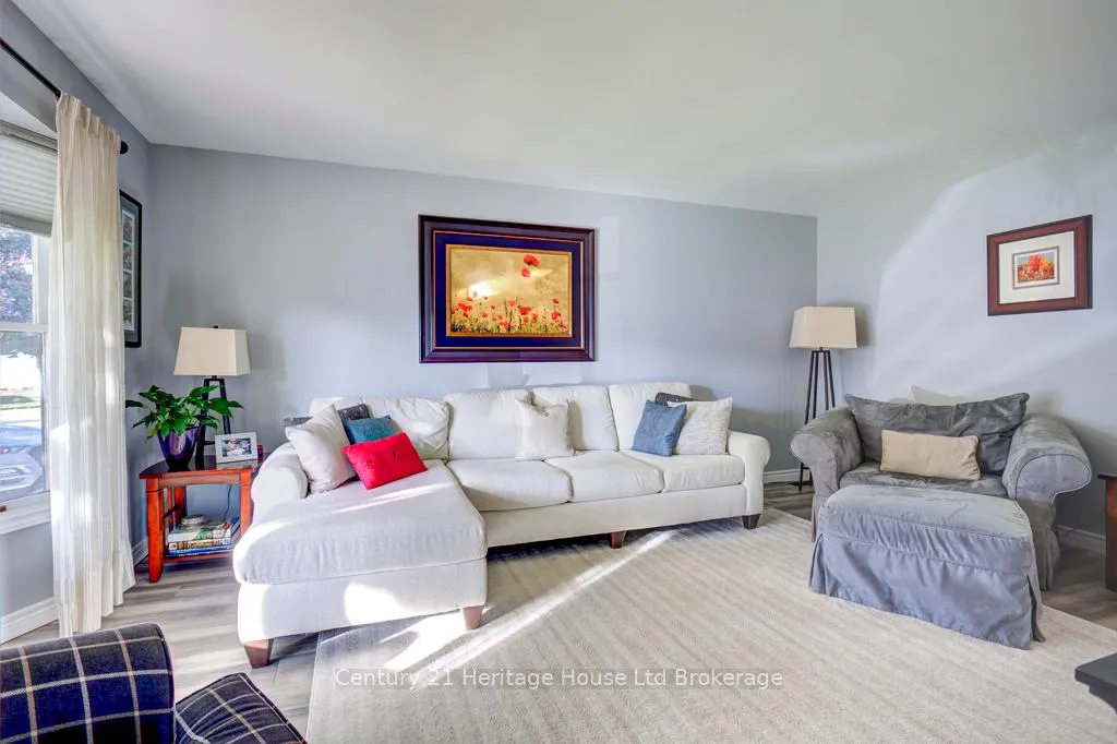 Photo 10 of 26 Edwin Crescent, Tillsonburg — HOMEH