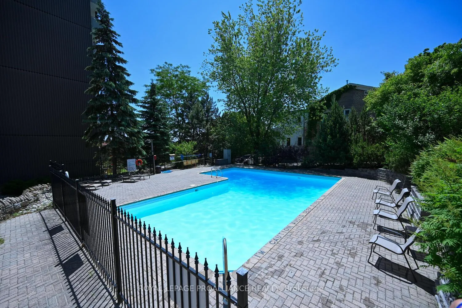 Photo 4 of Unit 508, 109 King Street E, Brockville — HOMEH
