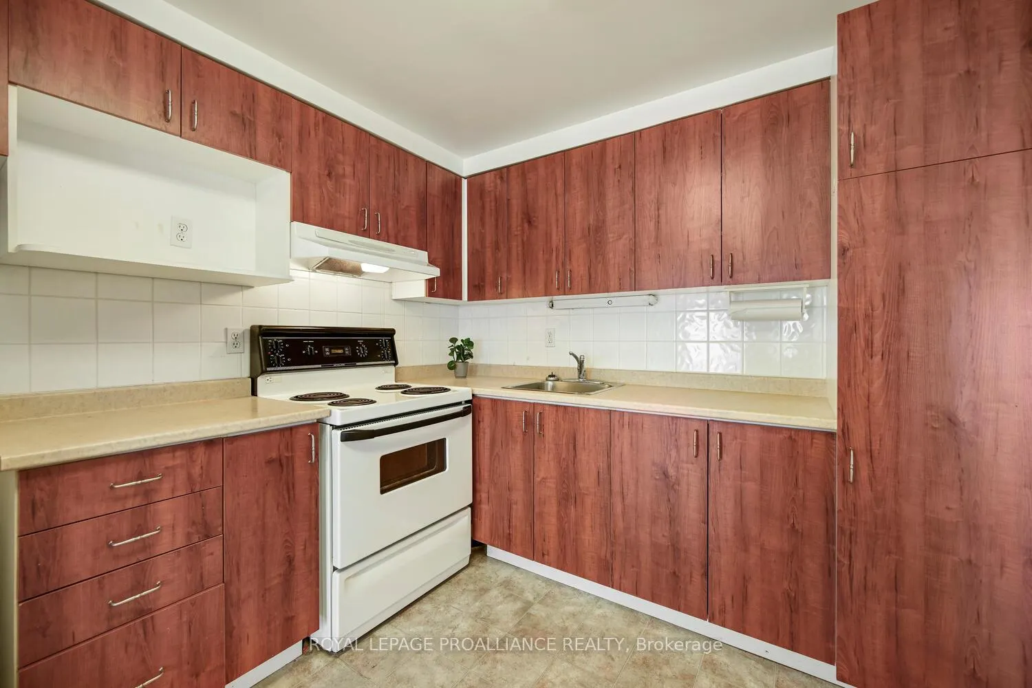 Photo 19 of Unit 508, 109 King Street E, Brockville — HOMEH