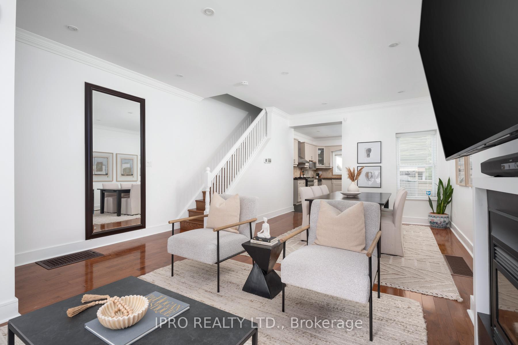 Photo 10 of 506 Pape Avenue, Toronto, North Riverdale — HOMEH
