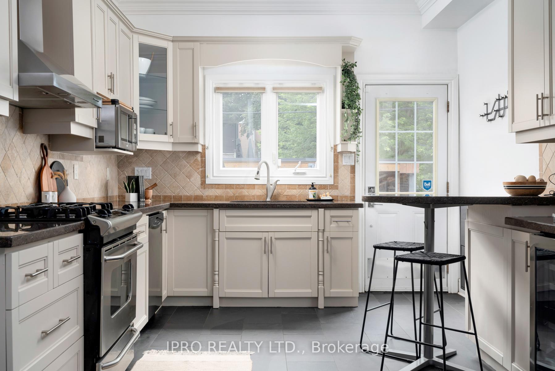 Photo 15 of 506 Pape Avenue, Toronto, North Riverdale — HOMEH