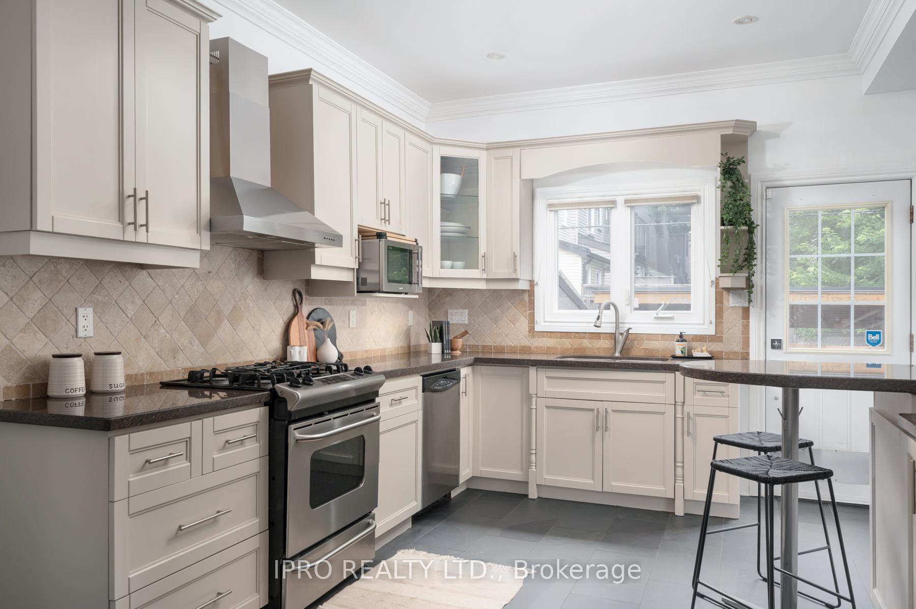 Photo 16 of 506 Pape Avenue, Toronto, North Riverdale — HOMEH